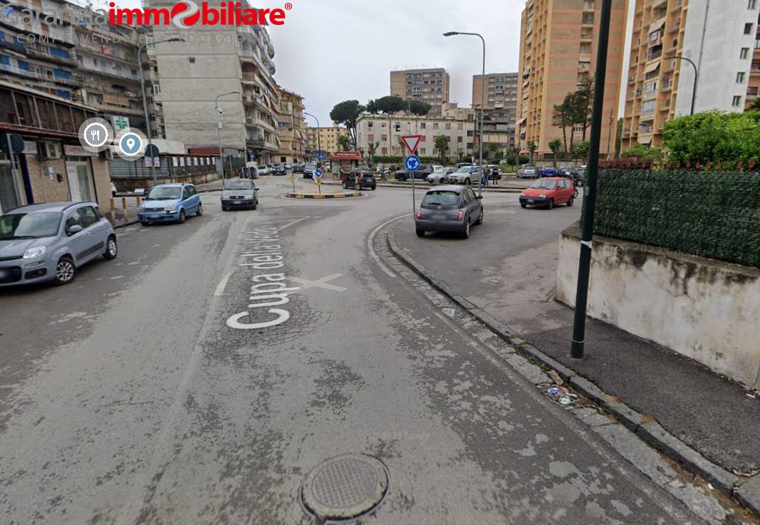 Locale commerciale in vendita a Napoli