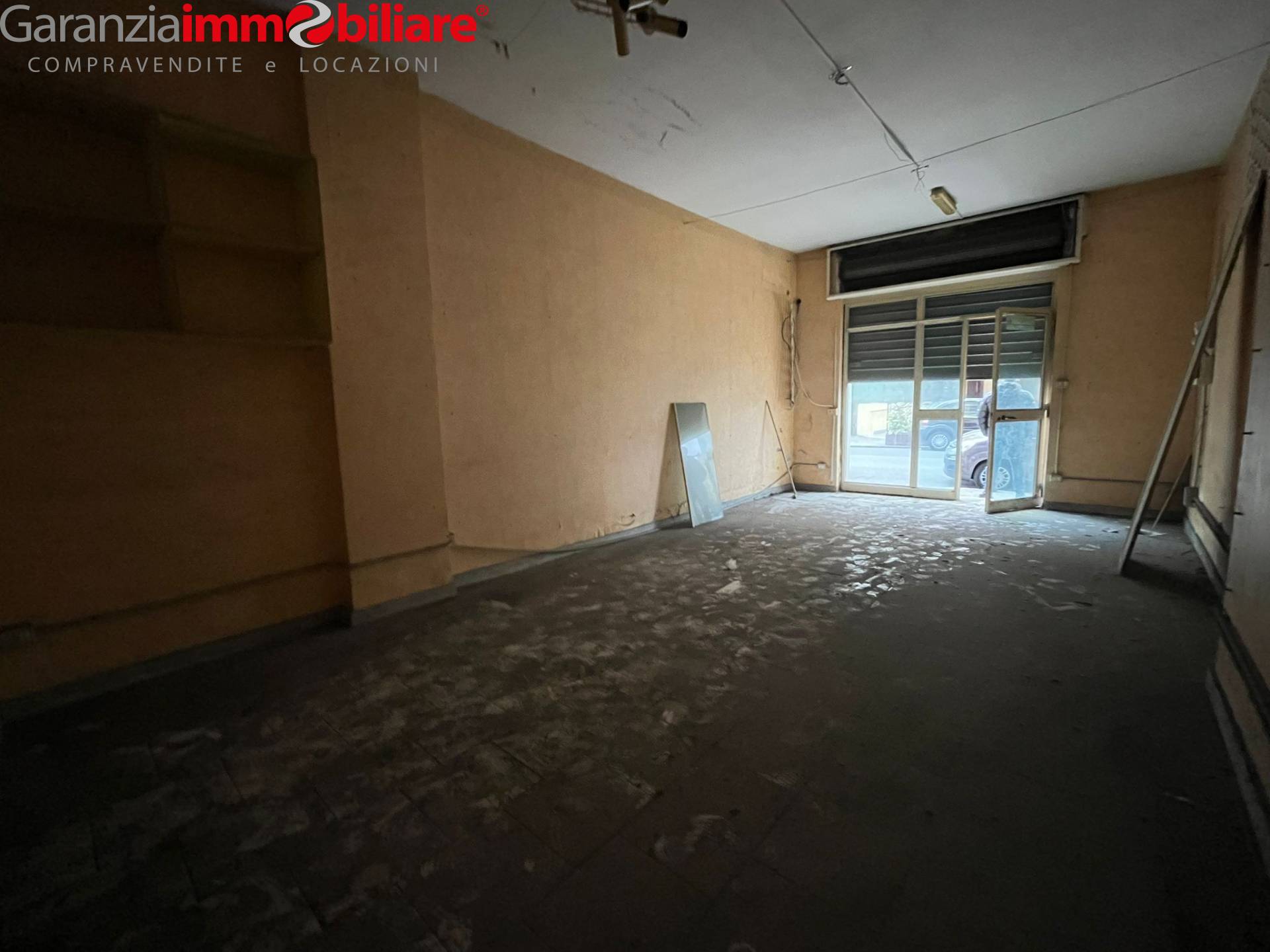 Locale commerciale in vendita a Napoli