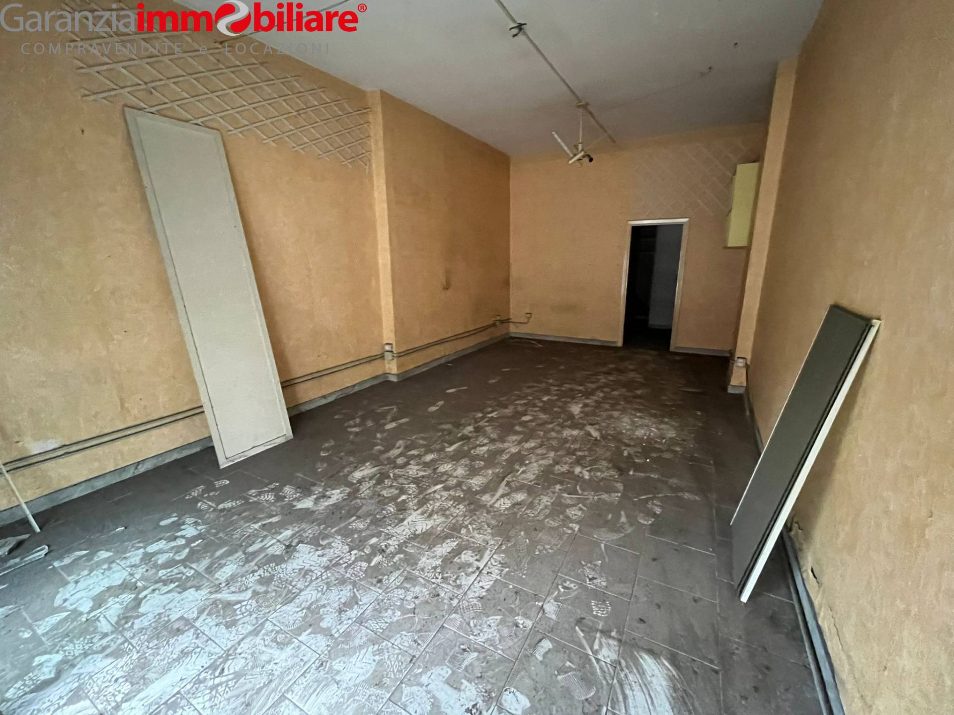 Locale commerciale in vendita a Napoli