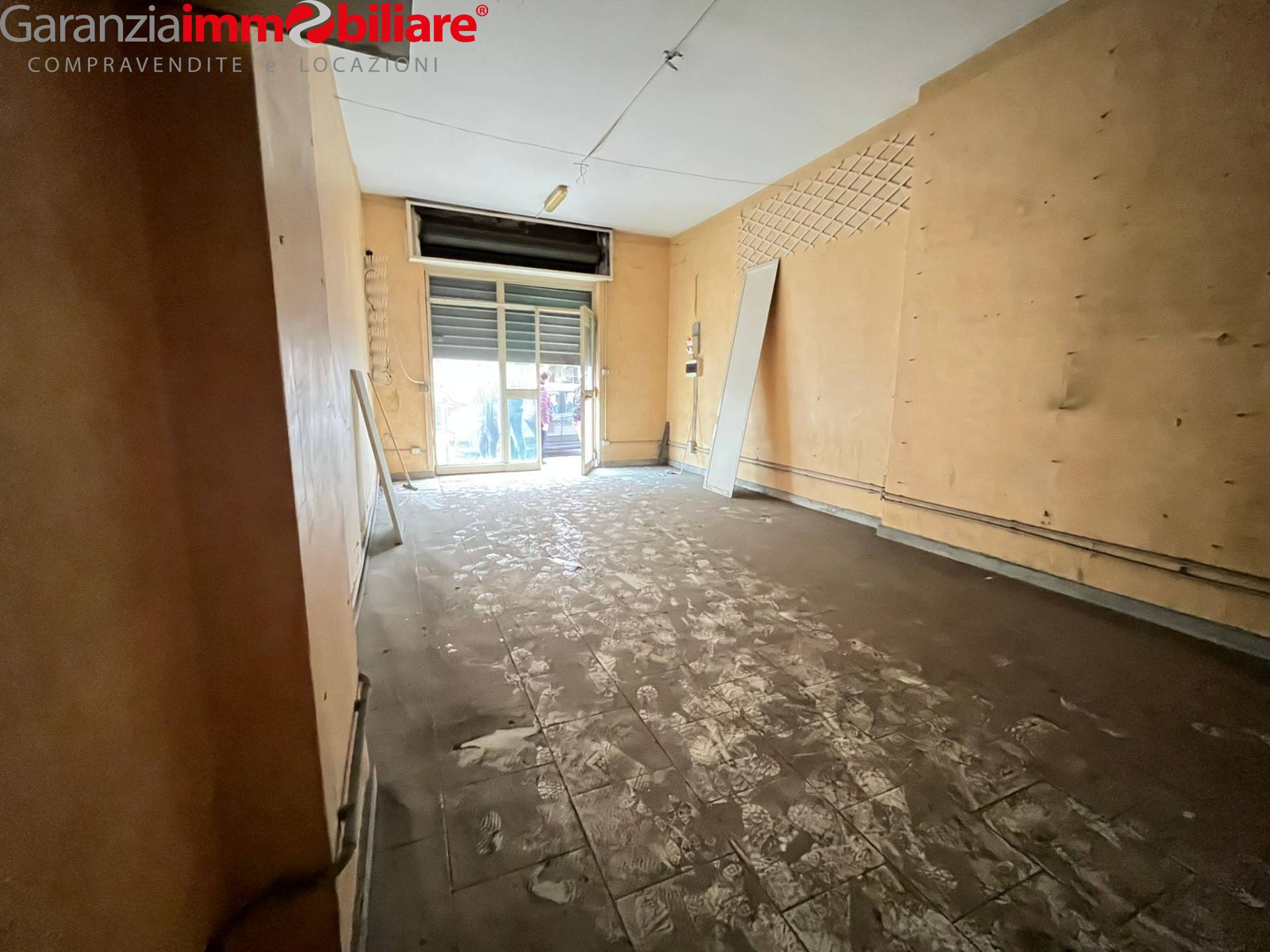 Locale commerciale in vendita a Napoli