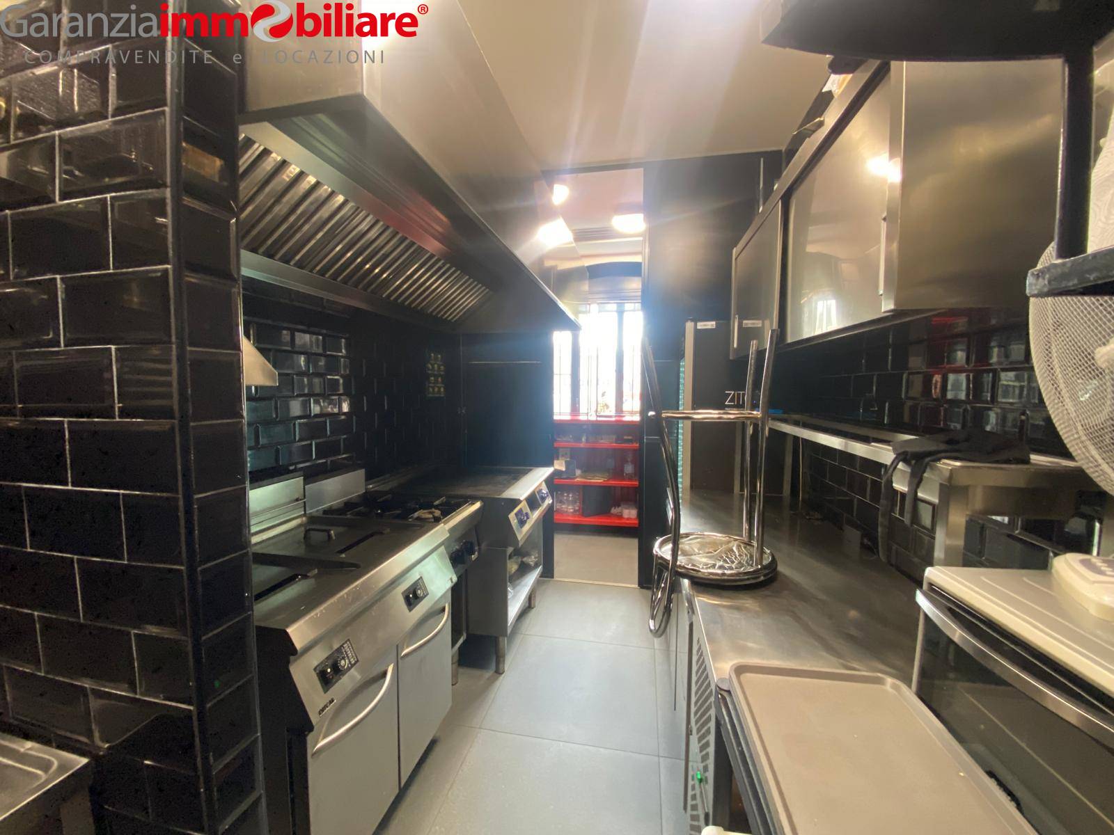 Locale commerciale in vendita a Napoli