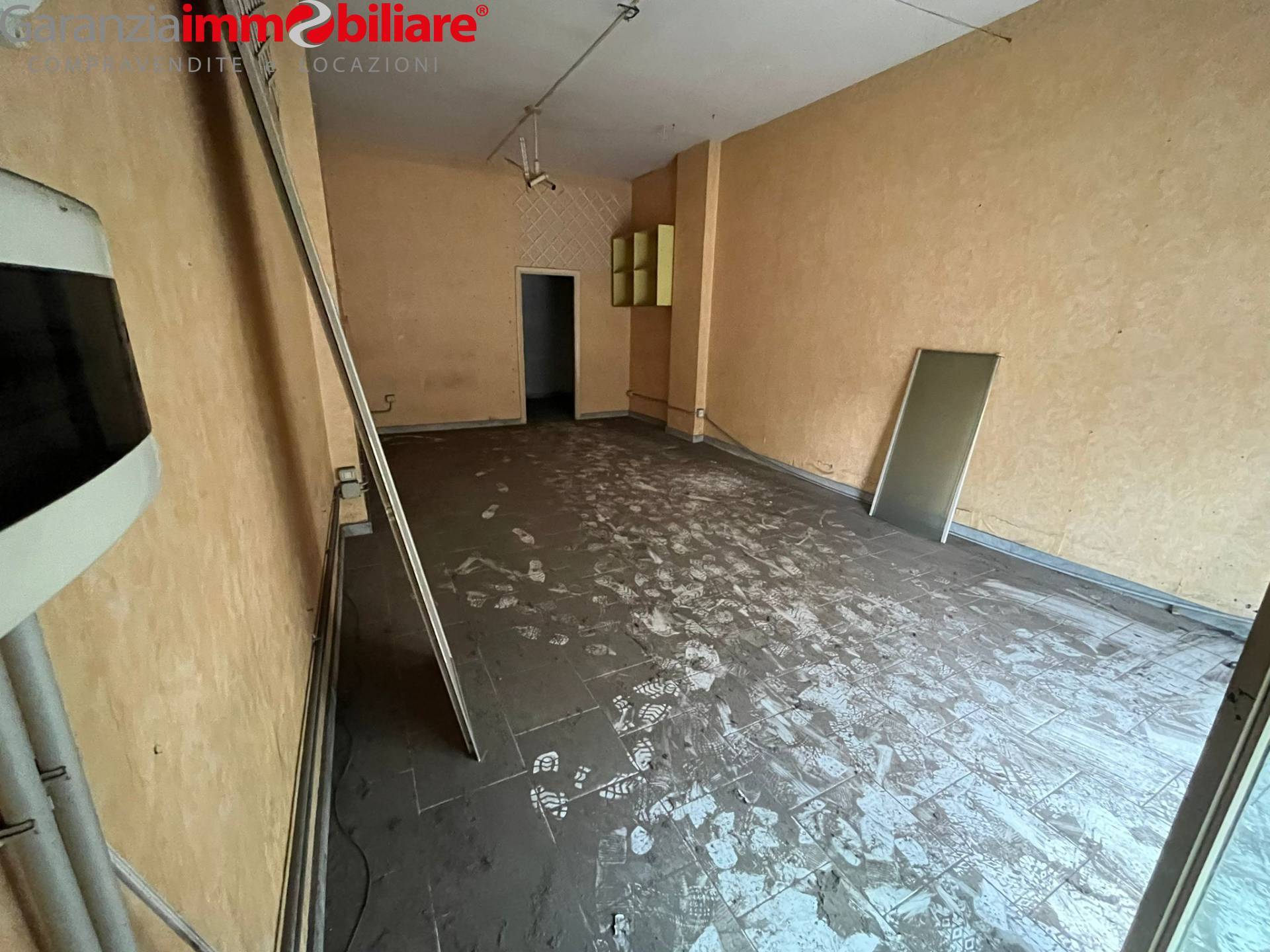 Locale commerciale in vendita a Napoli