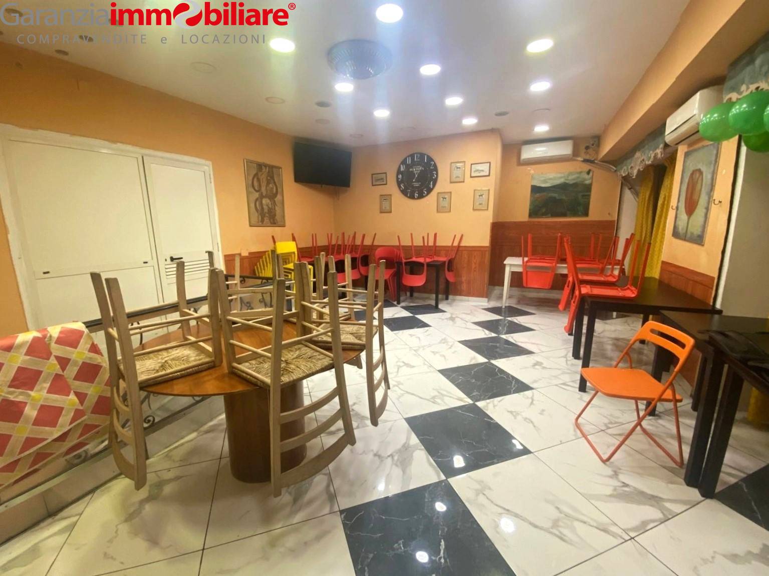 Locale commerciale in vendita a Napoli