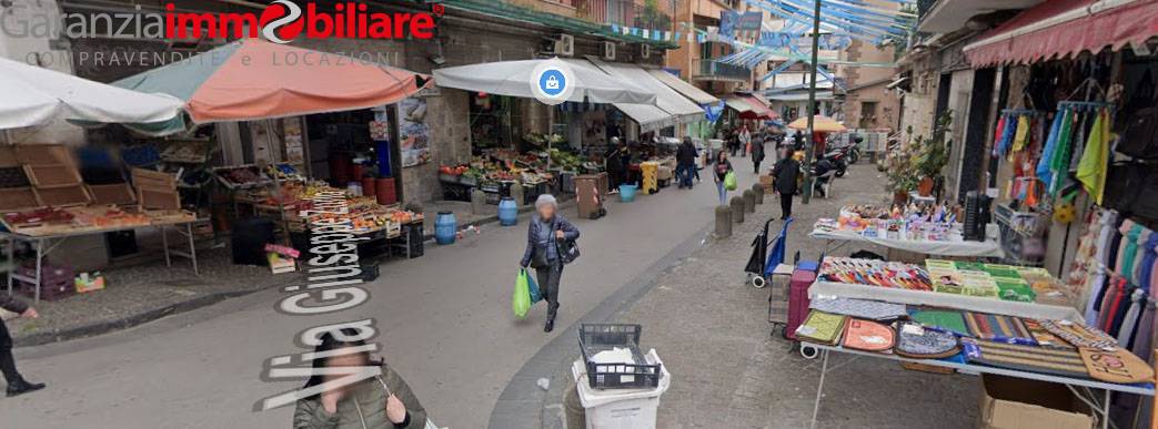 Locale commerciale in vendita a Napoli