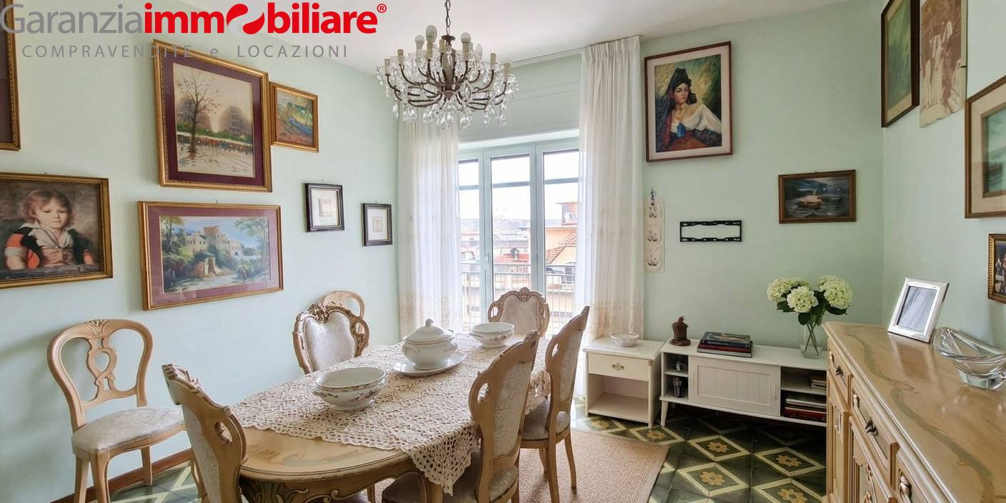 Appartamento in vendita a Napoli, San Carlo Arena