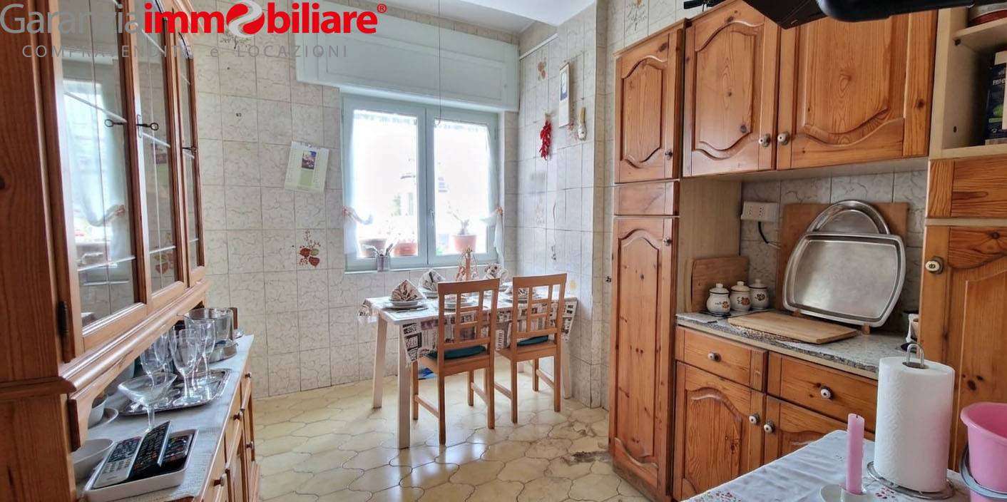 Appartamento in vendita a Napoli, San Carlo Arena