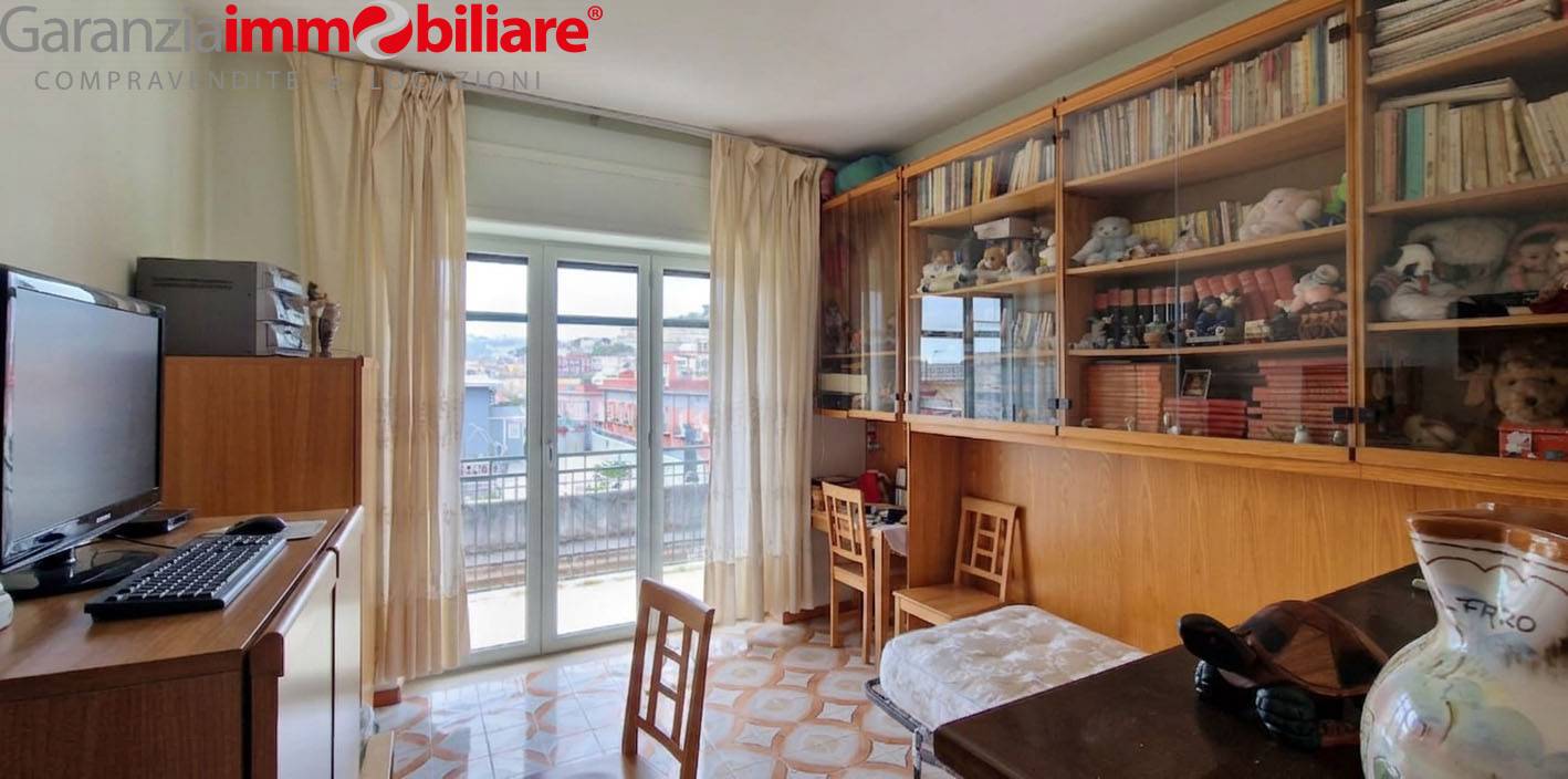 Appartamento in vendita a Napoli, San Carlo Arena