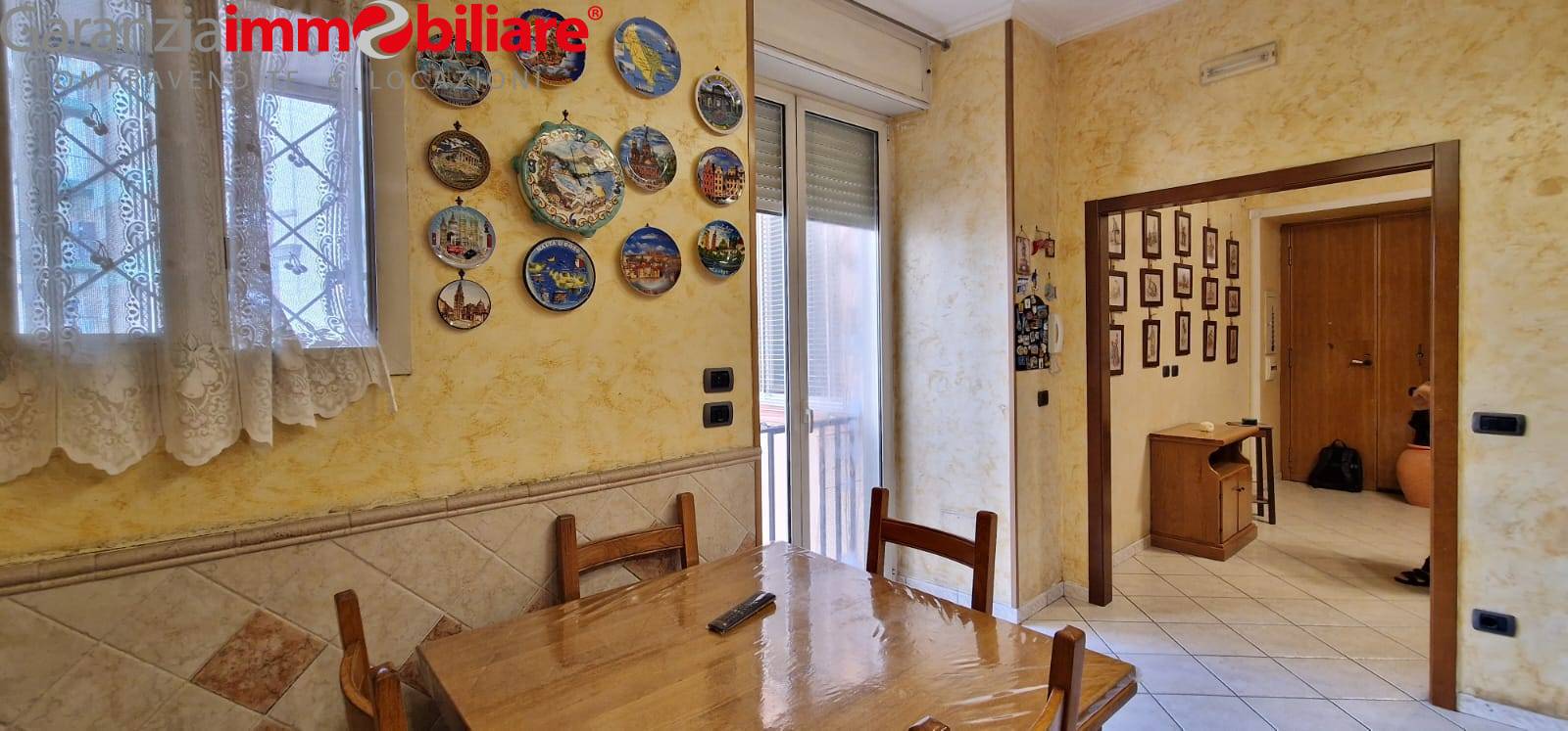 Appartamento in vendita a Napoli, San Carlo Arena