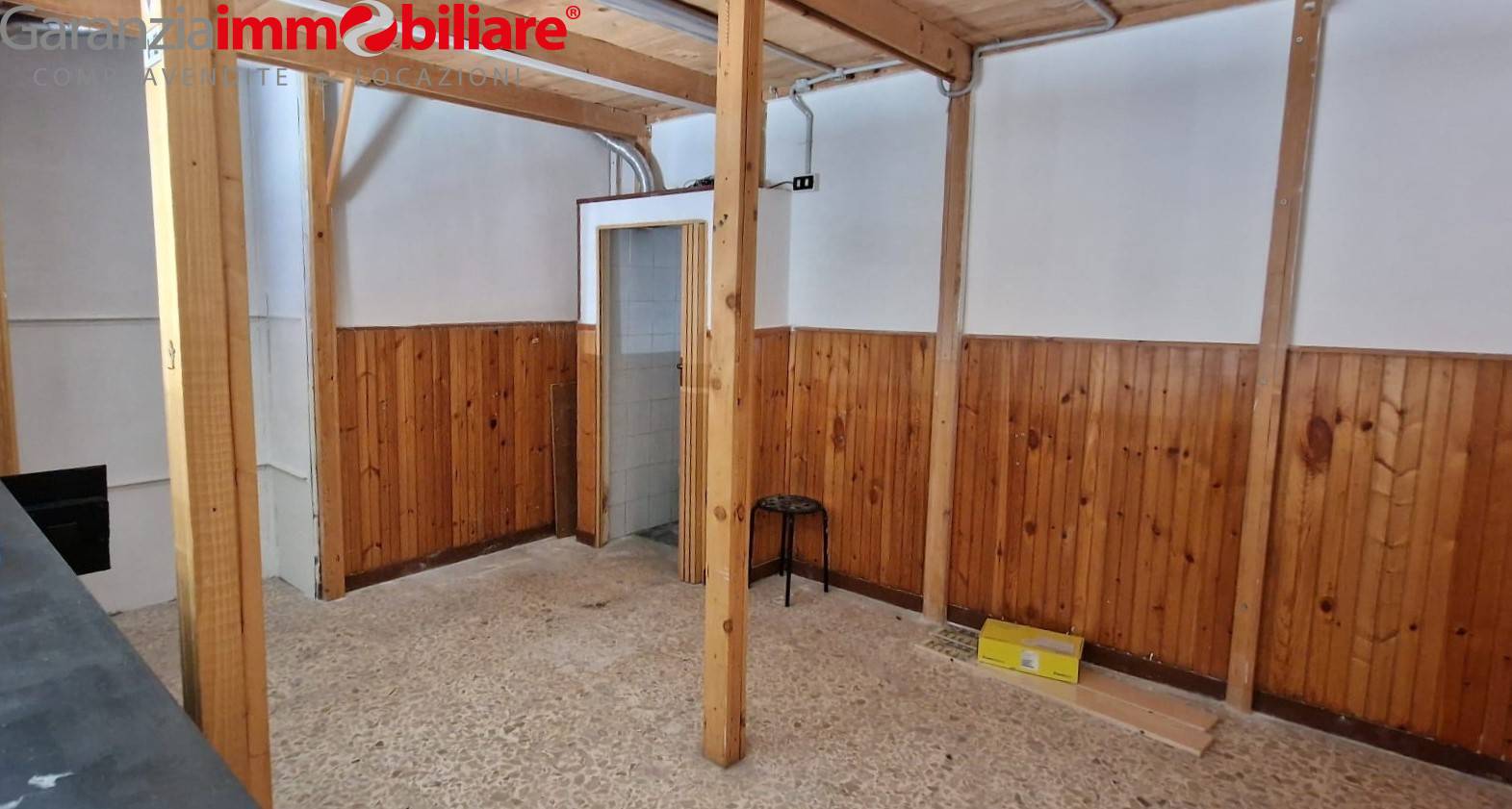Locale commerciale in vendita a Napoli