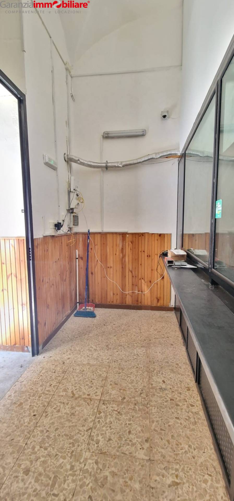 Locale commerciale in vendita a Napoli