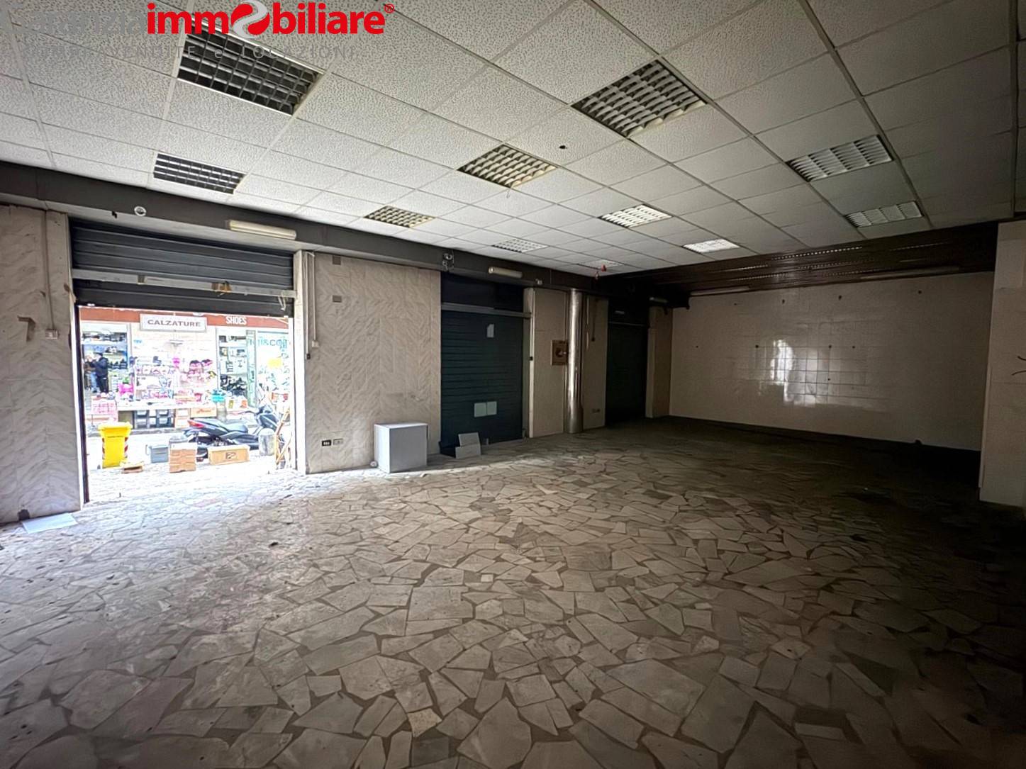 Locale commerciale in vendita a Napoli, San Carlo Arena