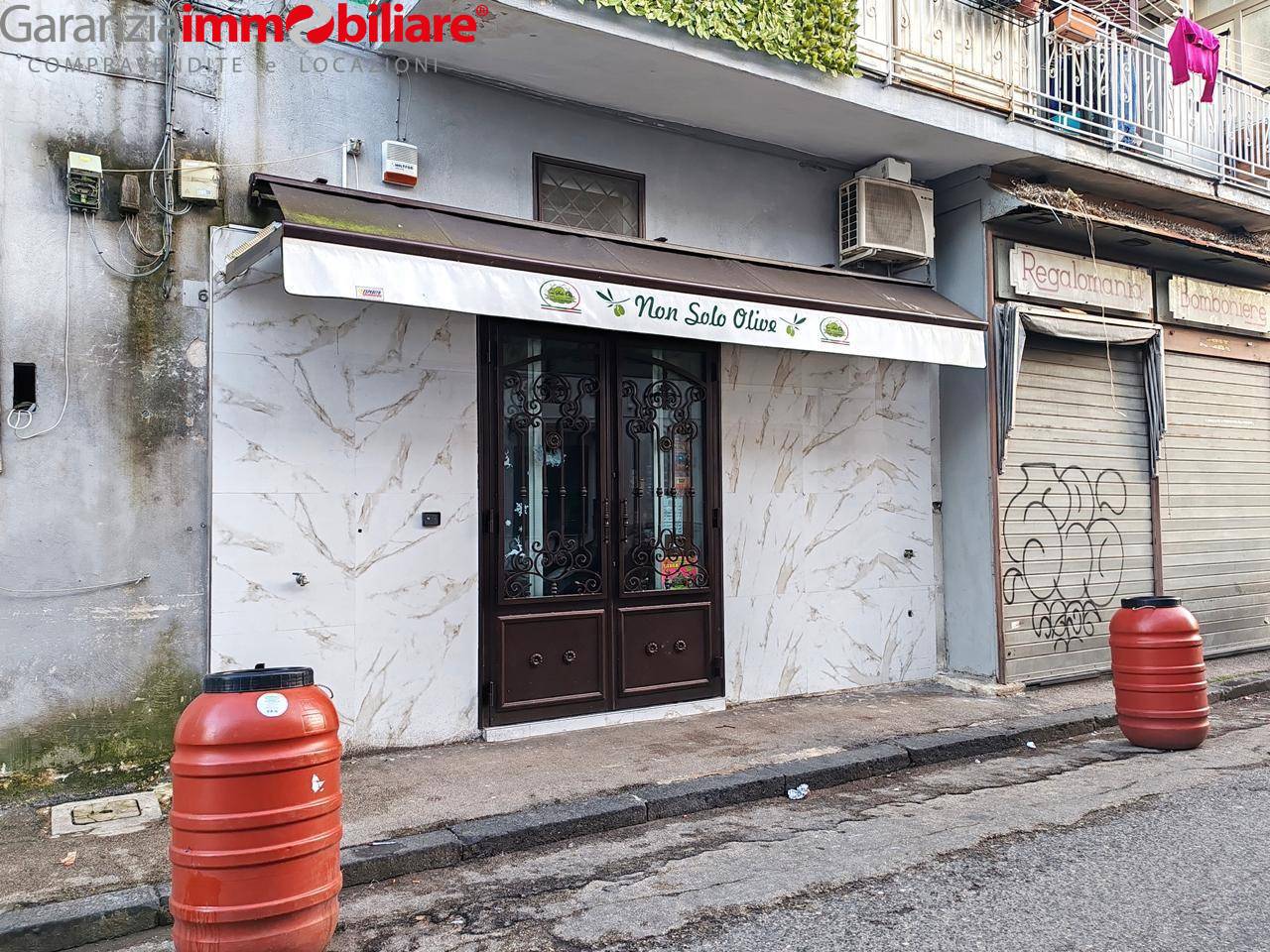 Locale commerciale in vendita a Napoli, Secondigliano