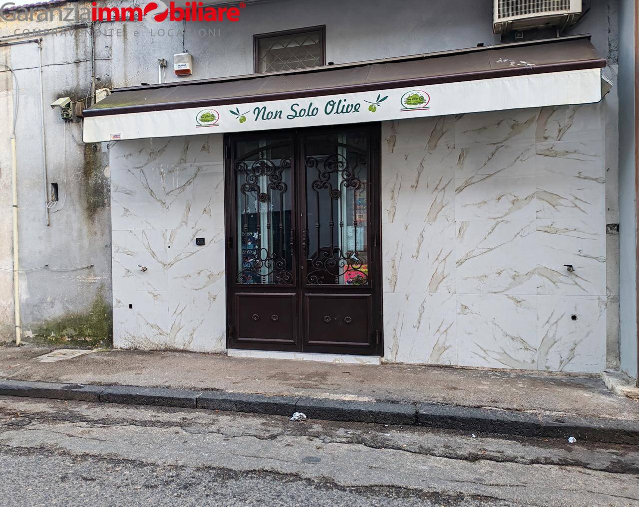 Locale commerciale in vendita a Napoli, Secondigliano