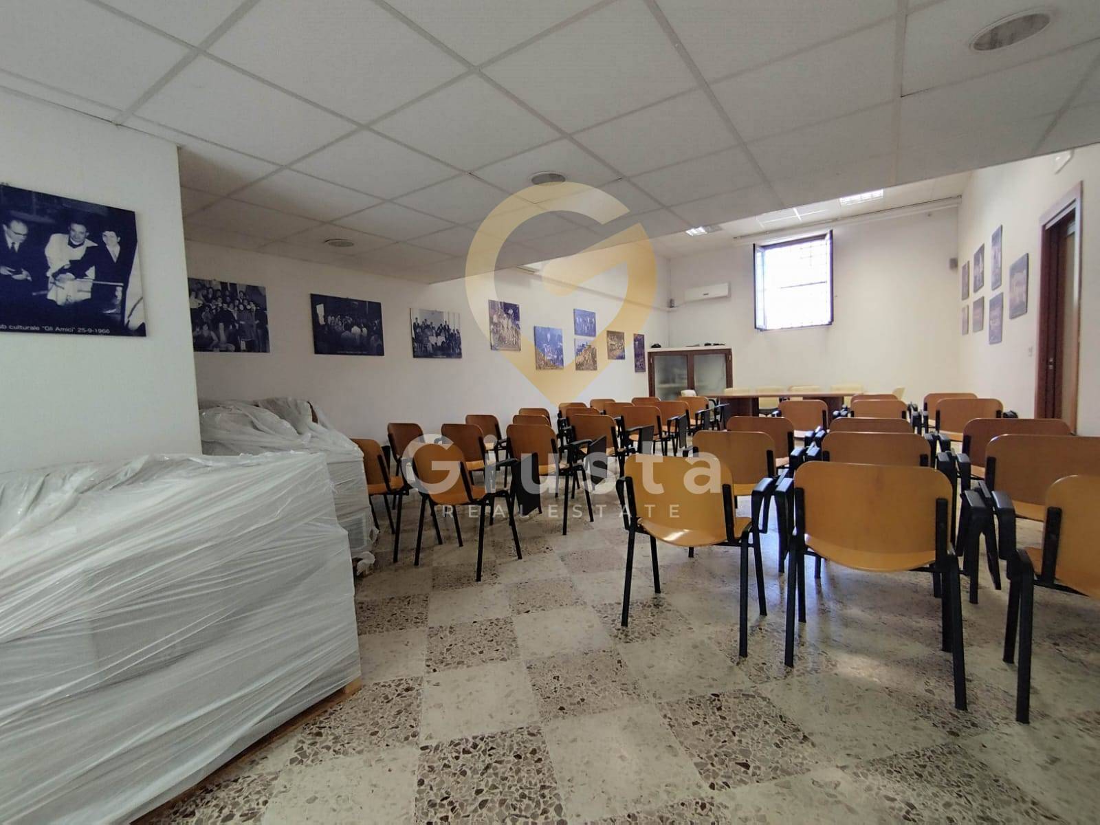 Locale Commerciale in vendita a Brindisi, Cappuccini