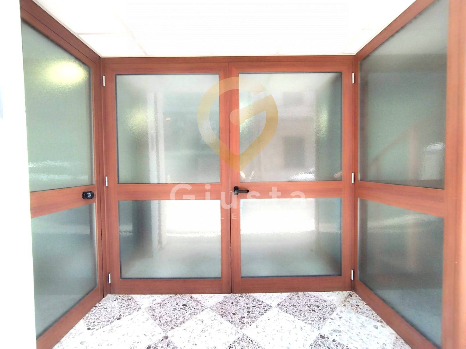 Locale Commerciale in vendita a Brindisi, Cappuccini