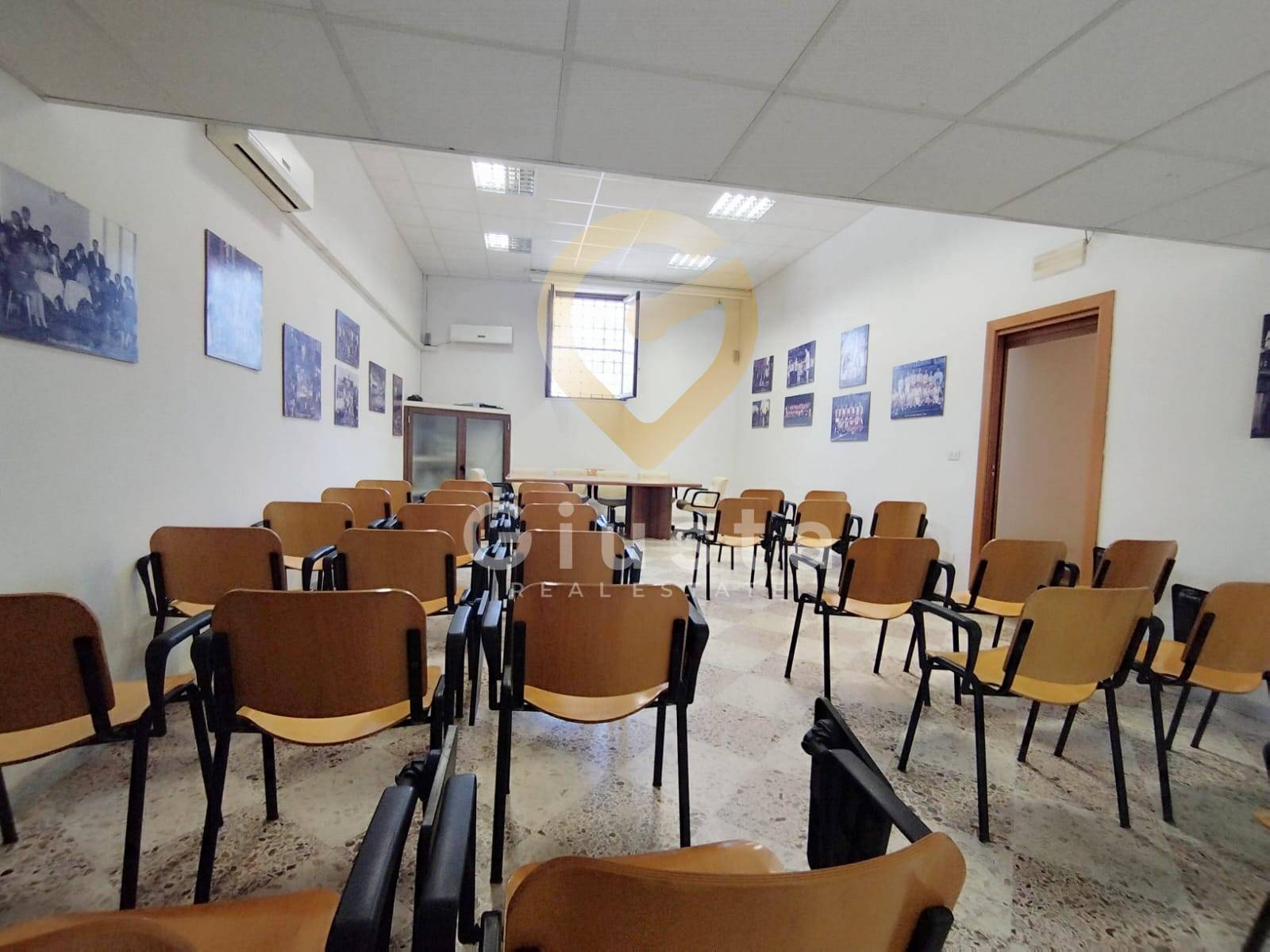 Locale Commerciale in vendita a Brindisi, Cappuccini