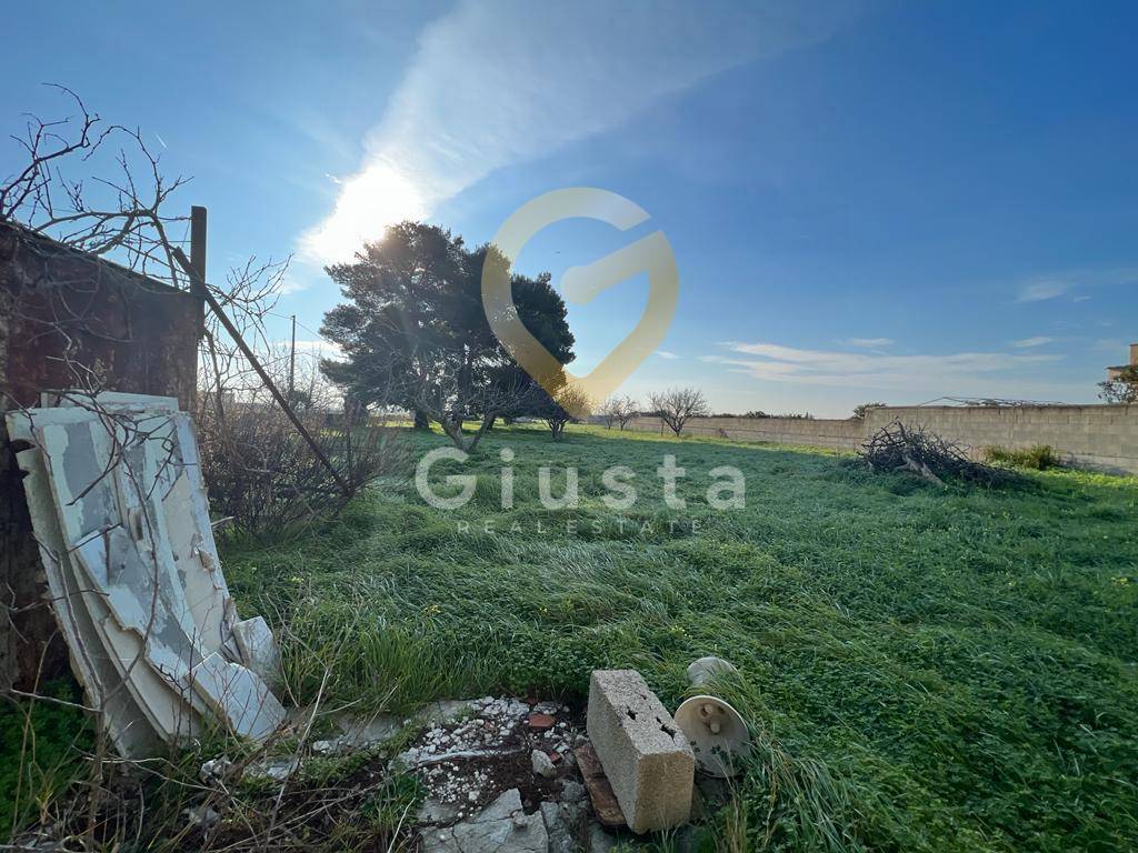 TERRENO + MAGAZINO in vendita a Brindisi, Zona Montenegro