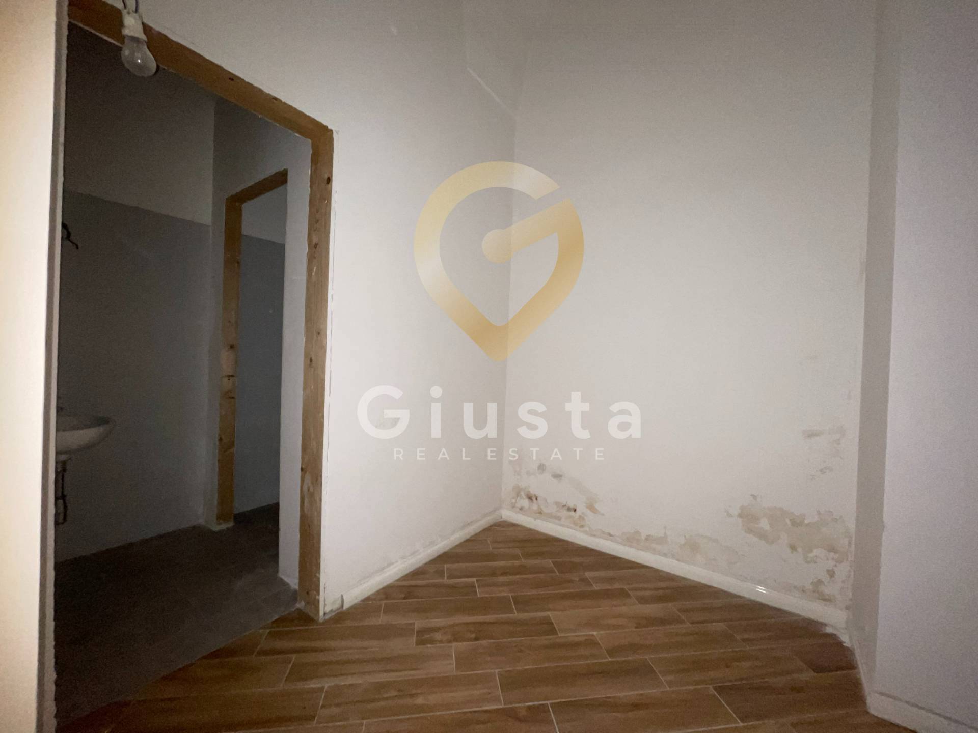 Locale Commerciale in vendita a Brindisi, Zona Centro