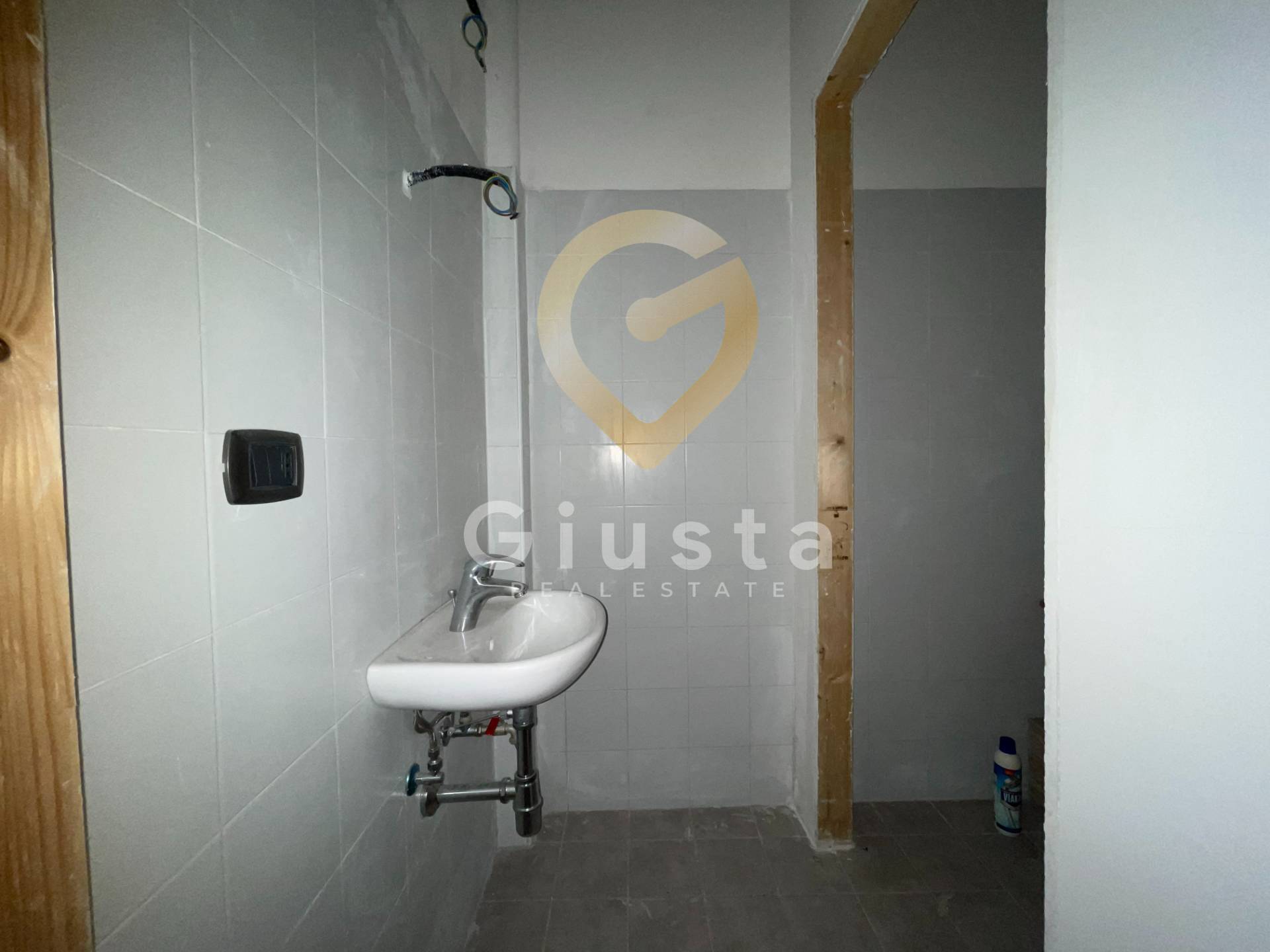 Locale Commerciale in vendita a Brindisi, Zona Centro