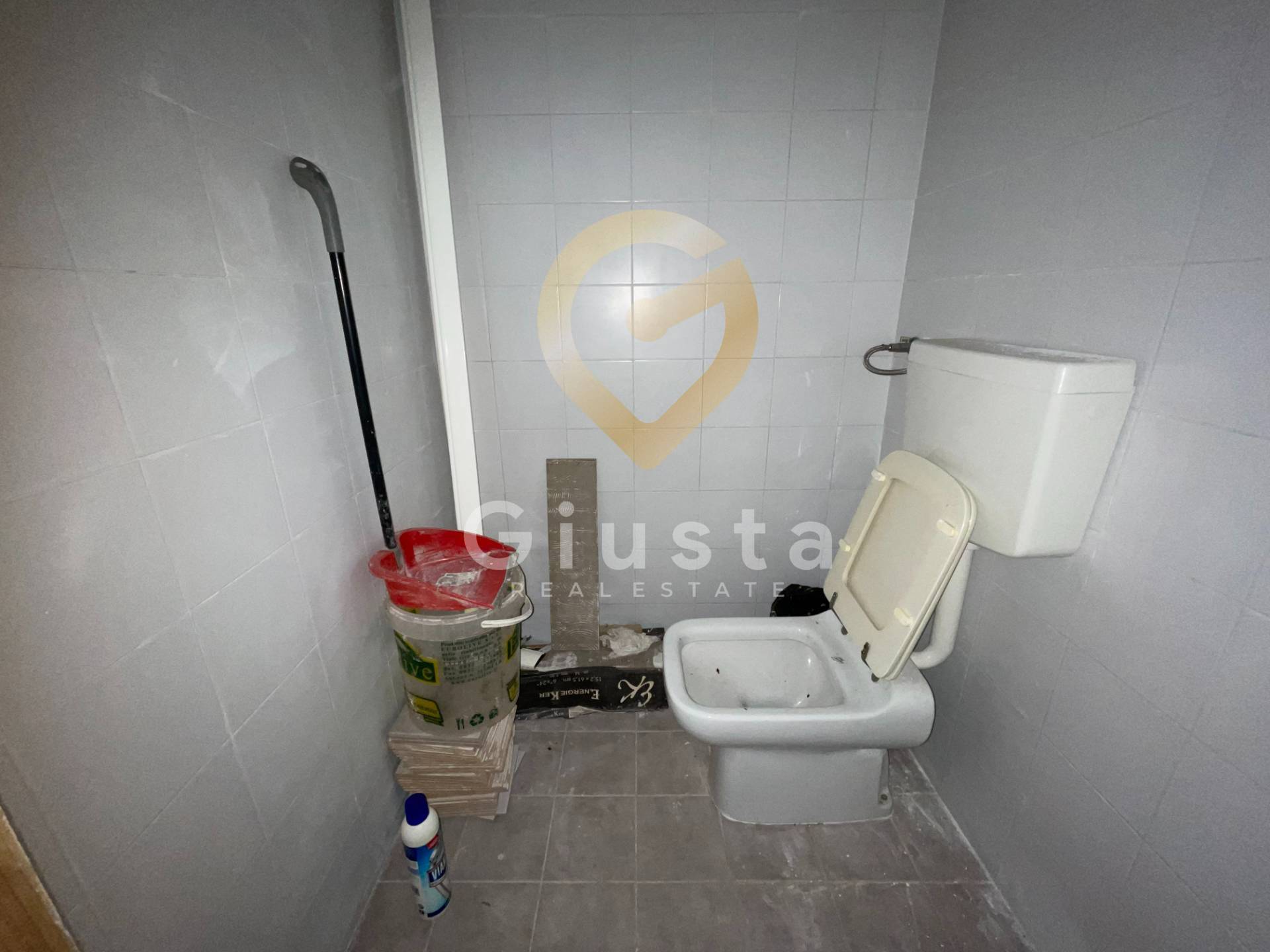 Locale Commerciale in vendita a Brindisi, Zona Centro