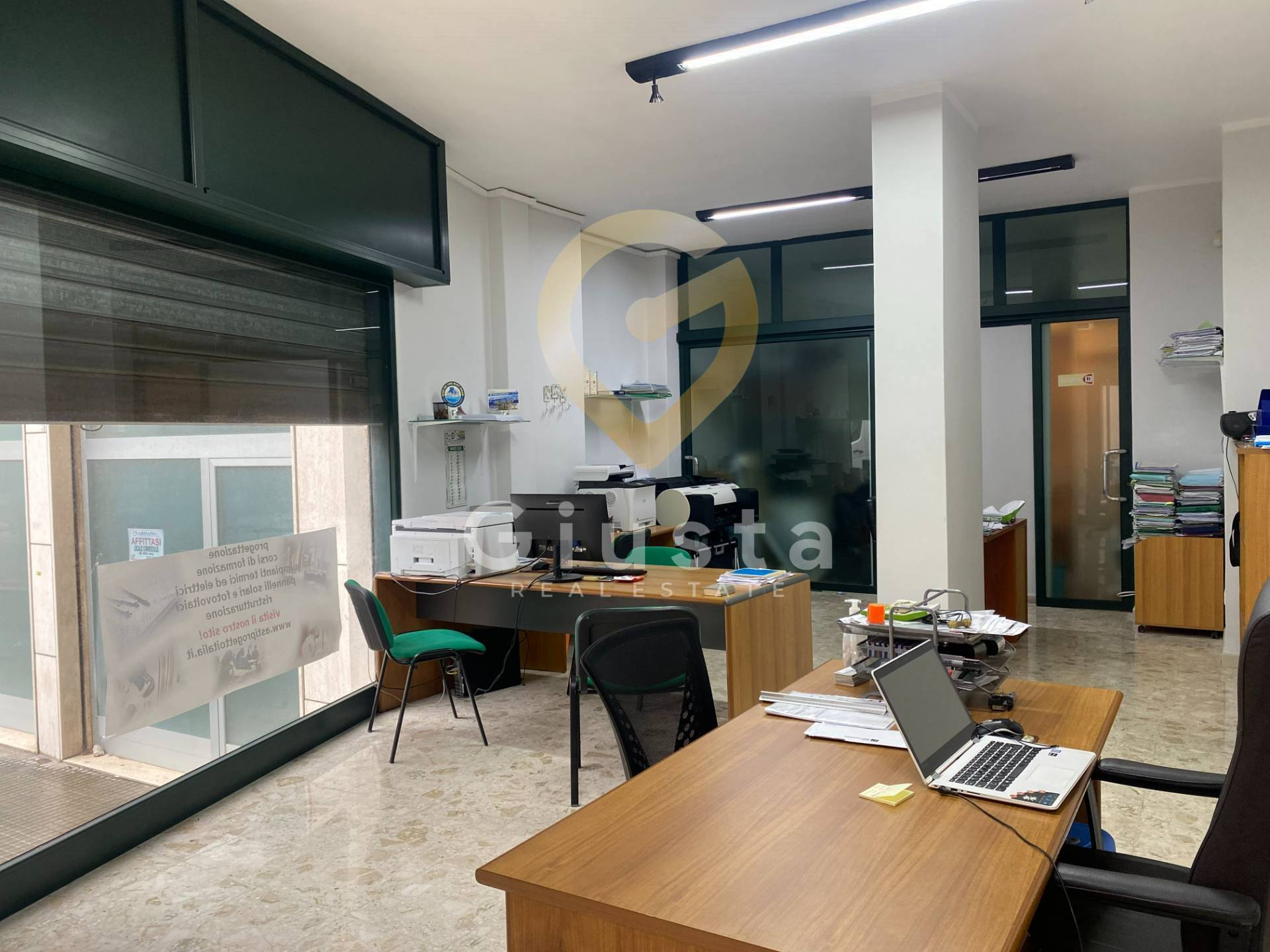 Locale Commerciale in vendita a Brindisi, Zona Centro