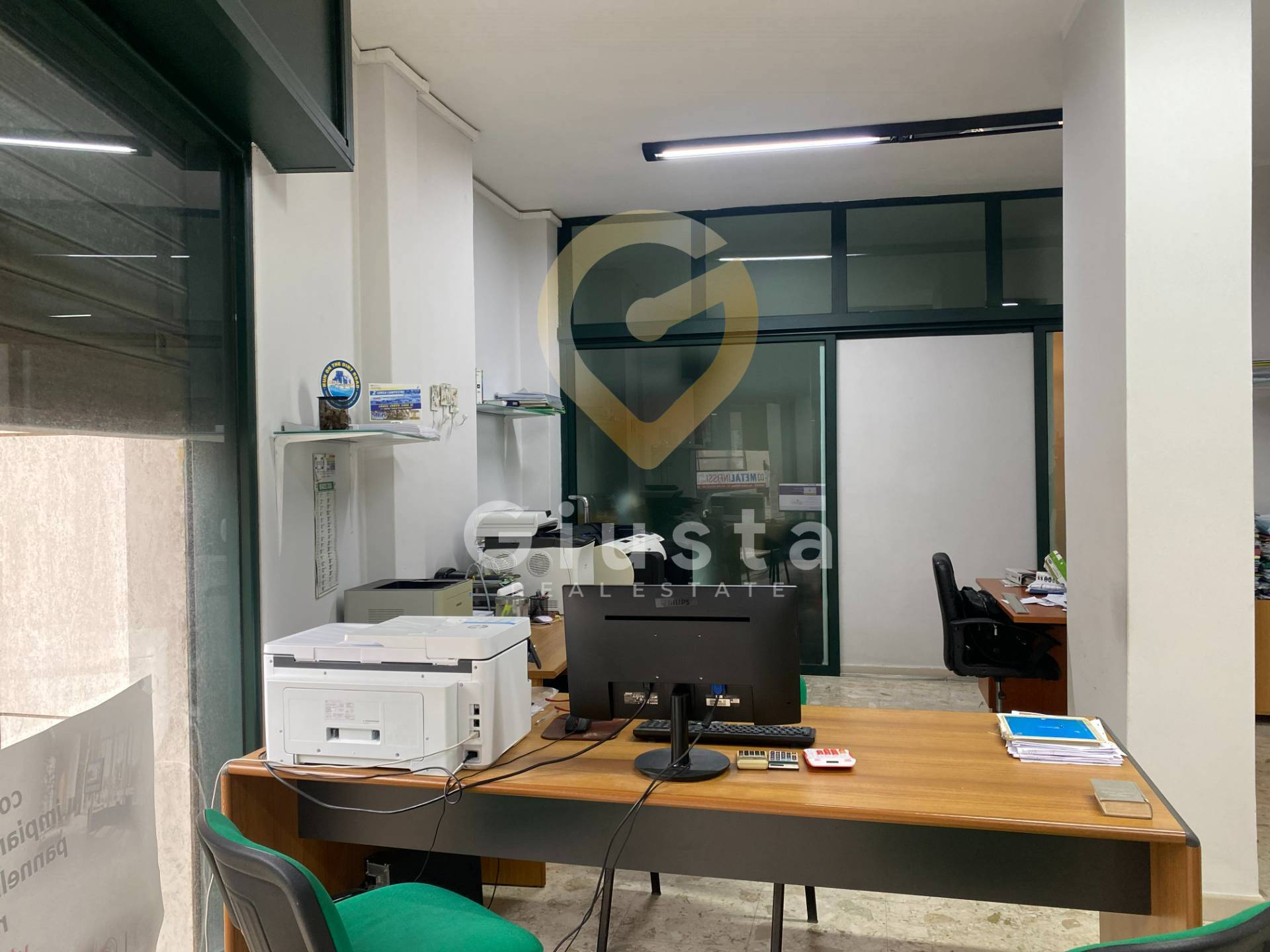 Locale Commerciale in vendita a Brindisi, Zona Centro