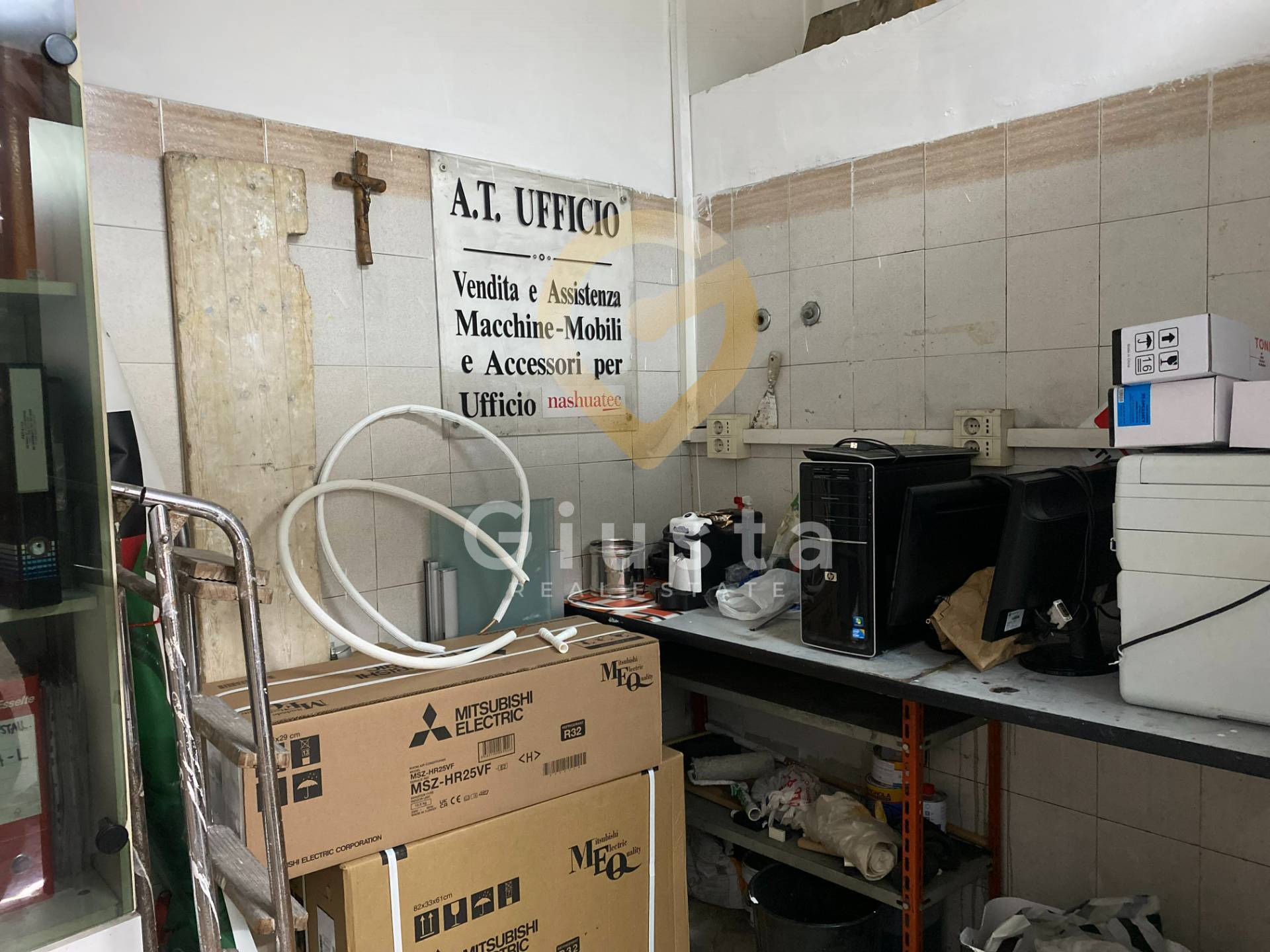 Locale Commerciale in vendita a Brindisi, Zona Centro