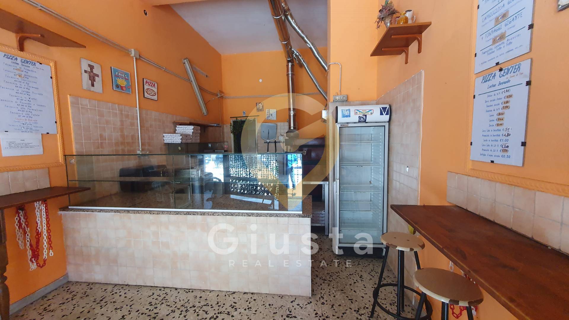 Locale Commerciale in vendita a Brindisi, Commenda