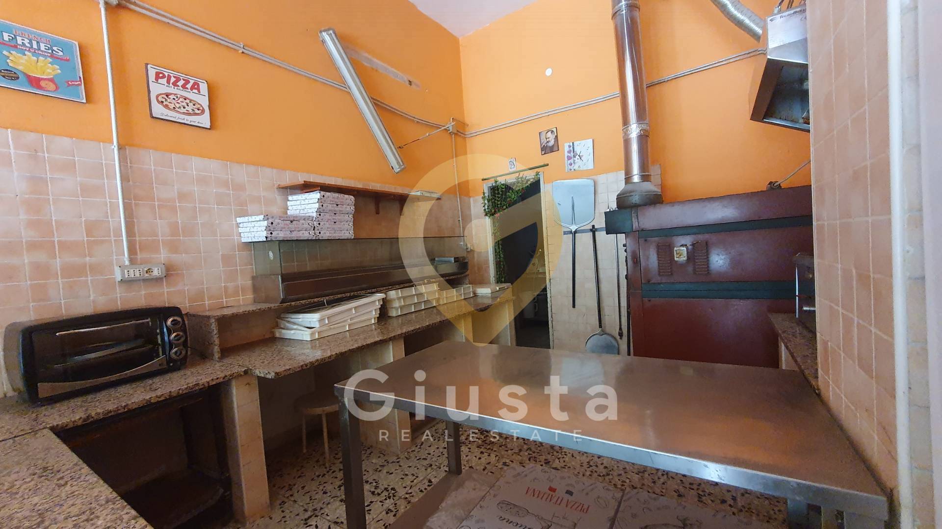 Locale Commerciale in vendita a Brindisi, Commenda