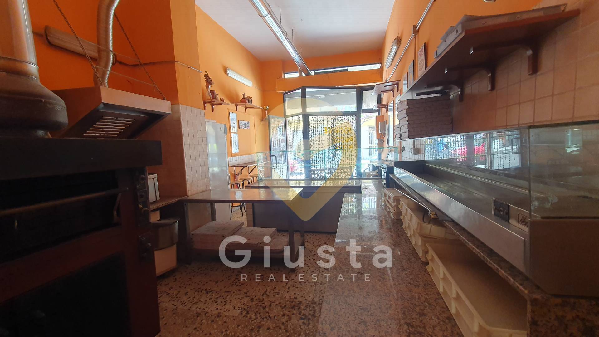 Locale Commerciale in vendita a Brindisi, Commenda