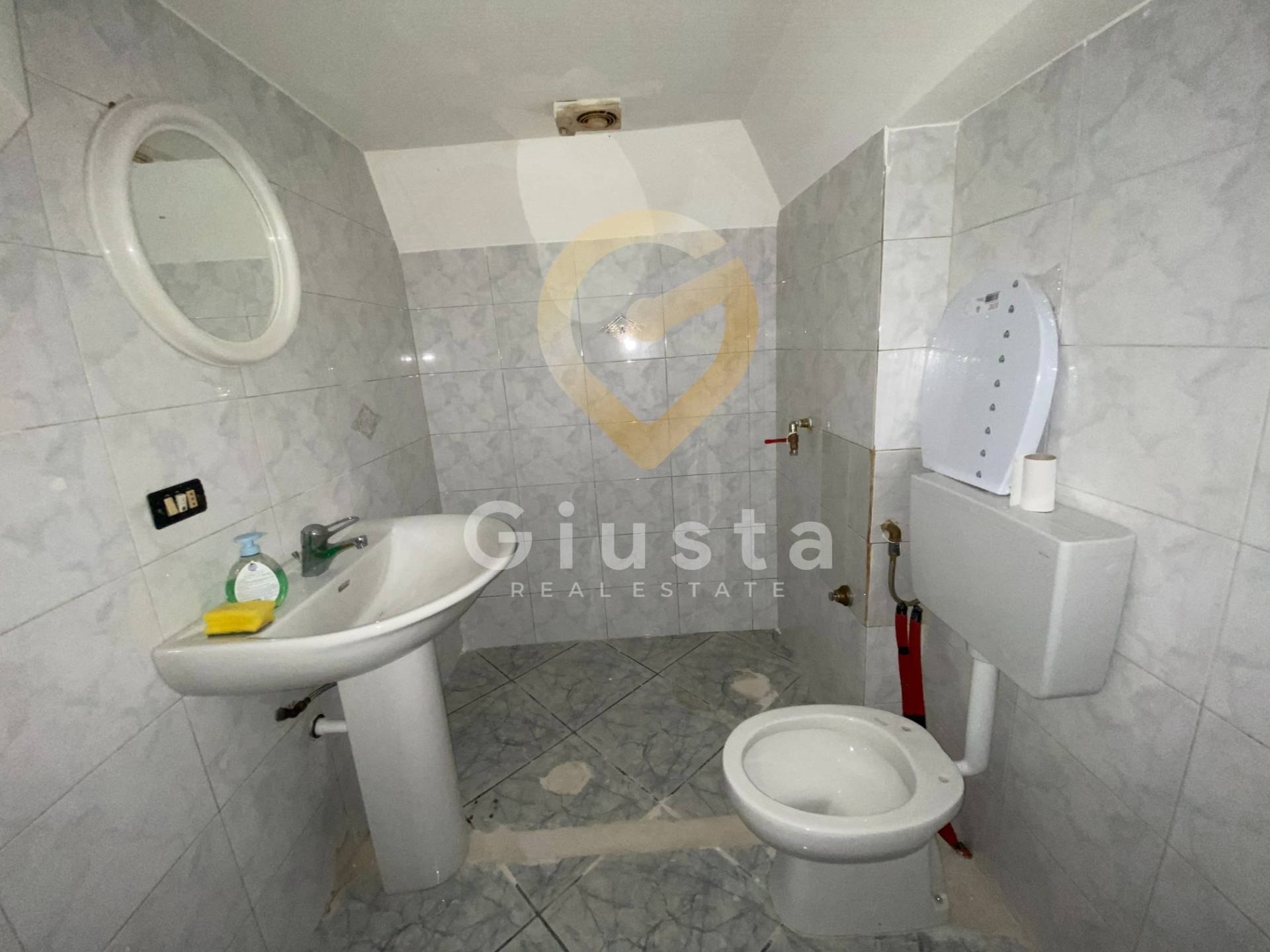 Locale Commerciale in affitto a Brindisi, Zona Centro