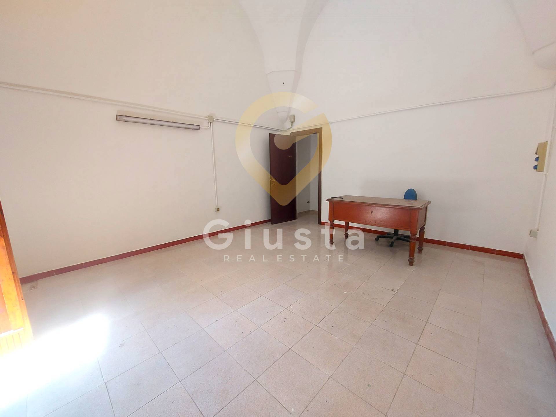 Attivit Commerciale in affitto a Brindisi, Zona Centro