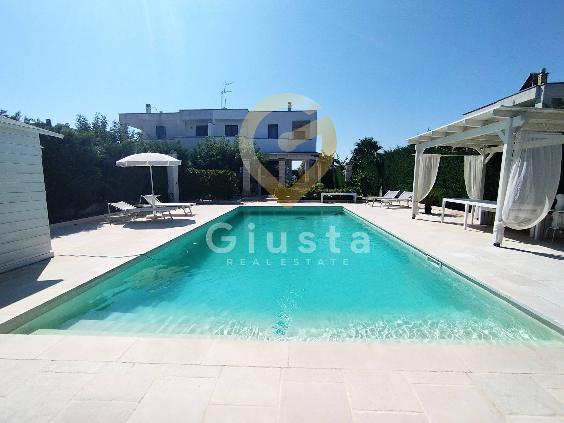 Villetta bifamiliare in vendita a Brindisi, Paradiso