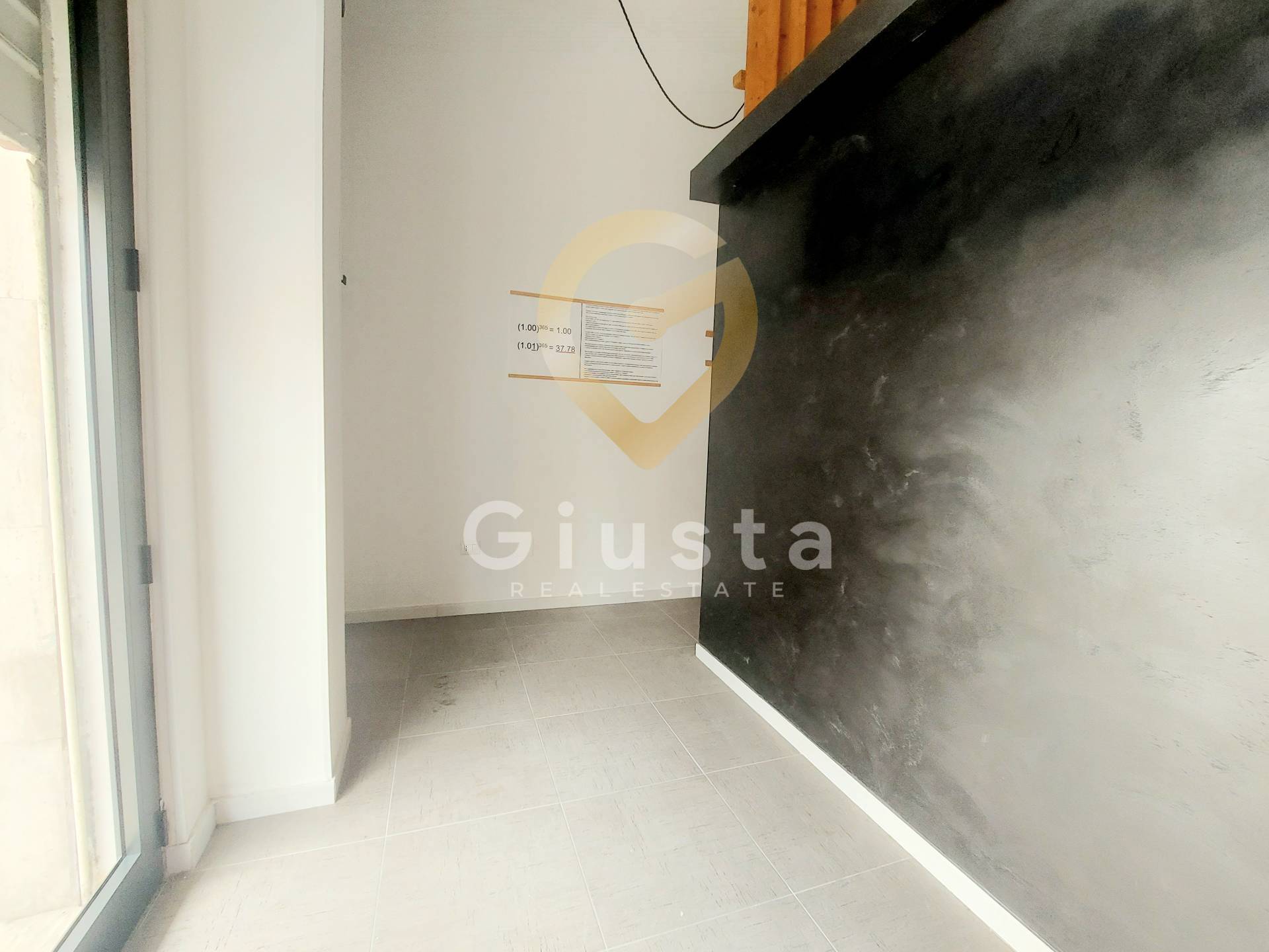 Locale Commerciale in vendita a Brindisi, Commenda