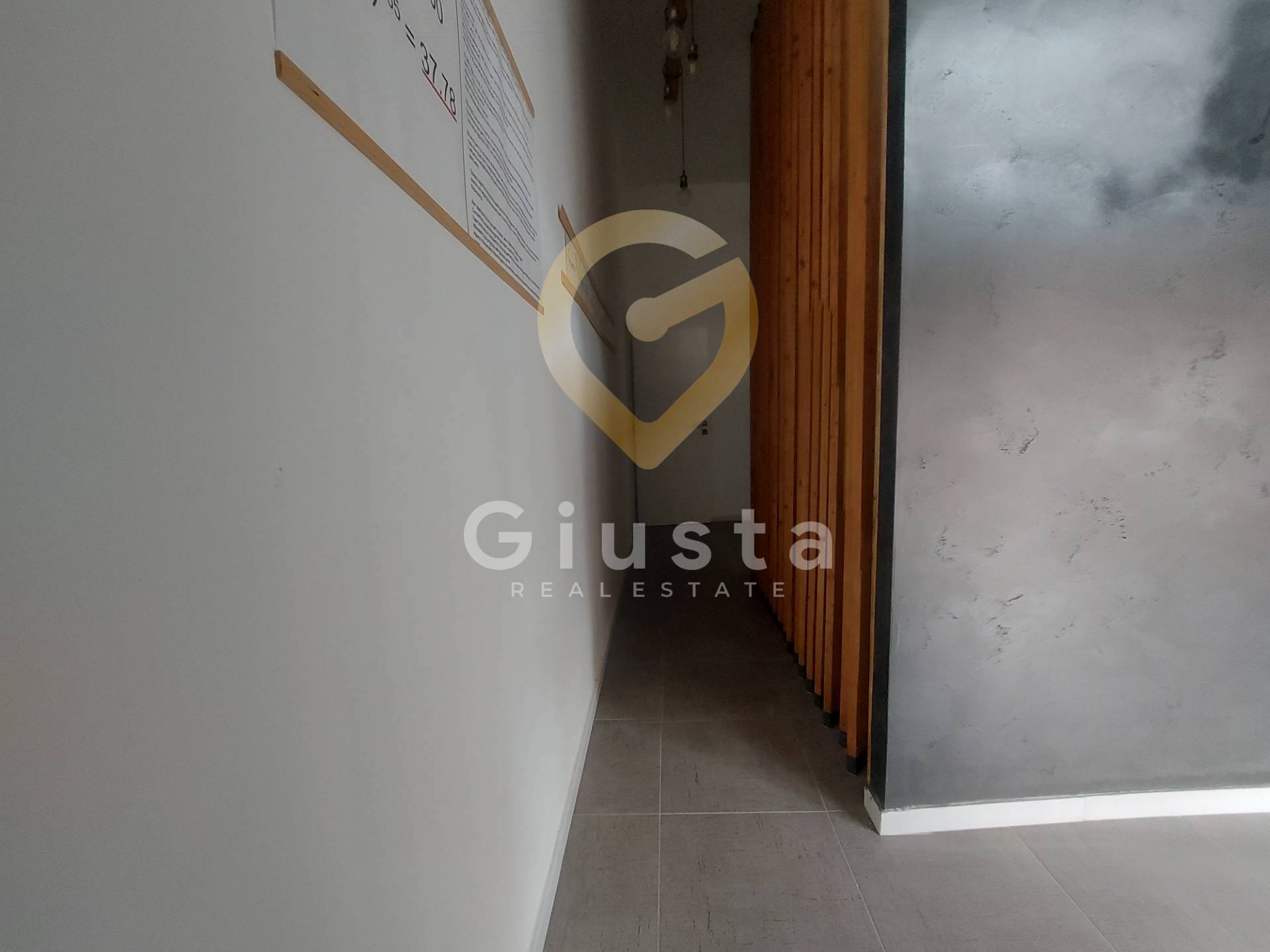 Locale Commerciale in vendita a Brindisi, Commenda