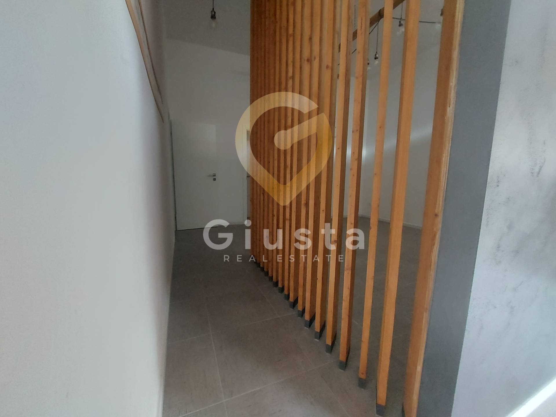 Locale Commerciale in vendita a Brindisi, Commenda