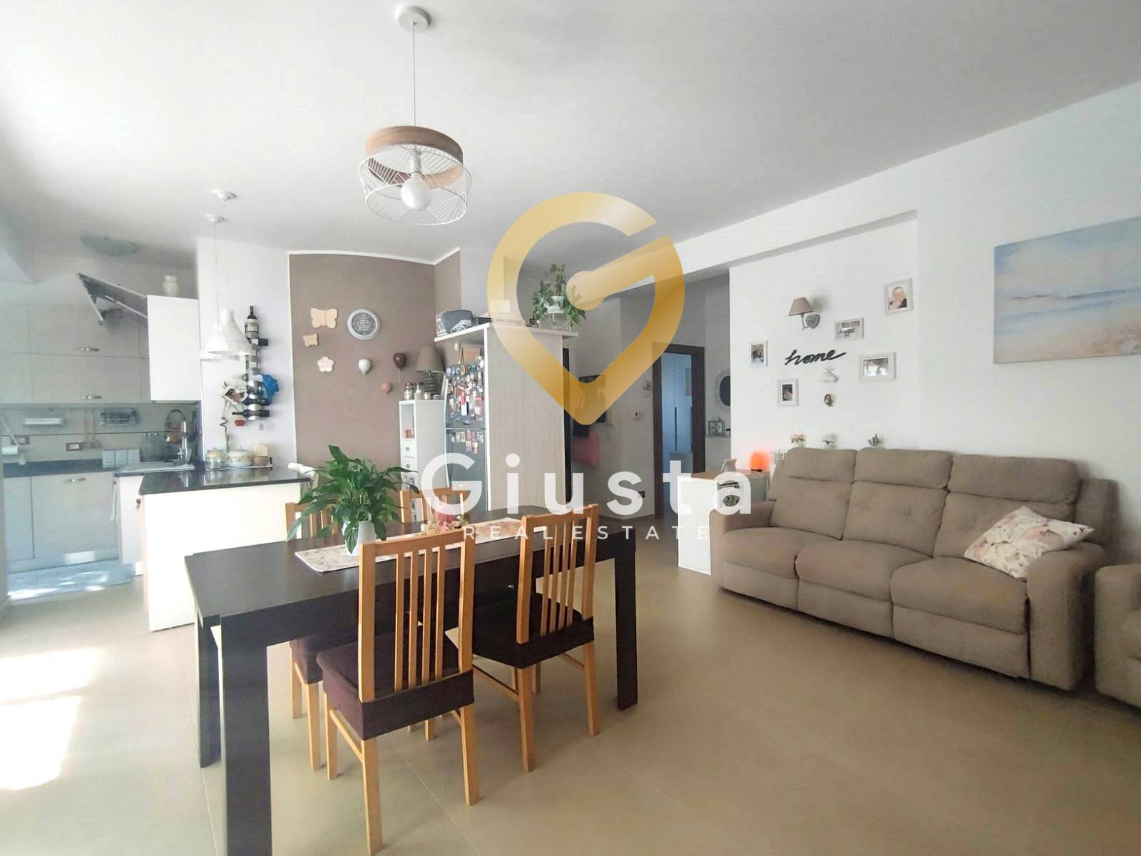 Appartamento in vendita a Brindisi, Zona Villaggio San Pietro