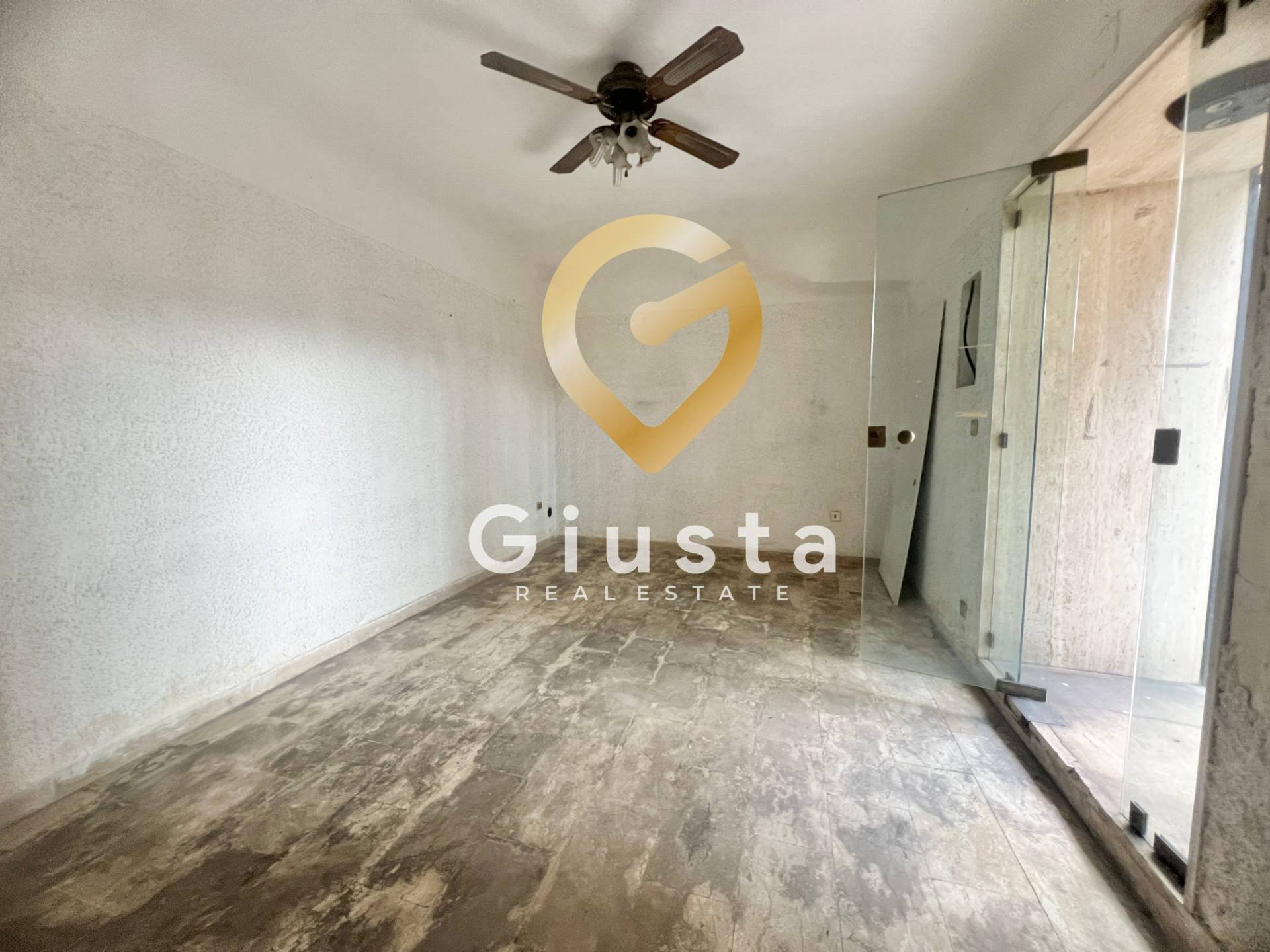 Locale Commerciale in vendita a Brindisi, Zona Centro