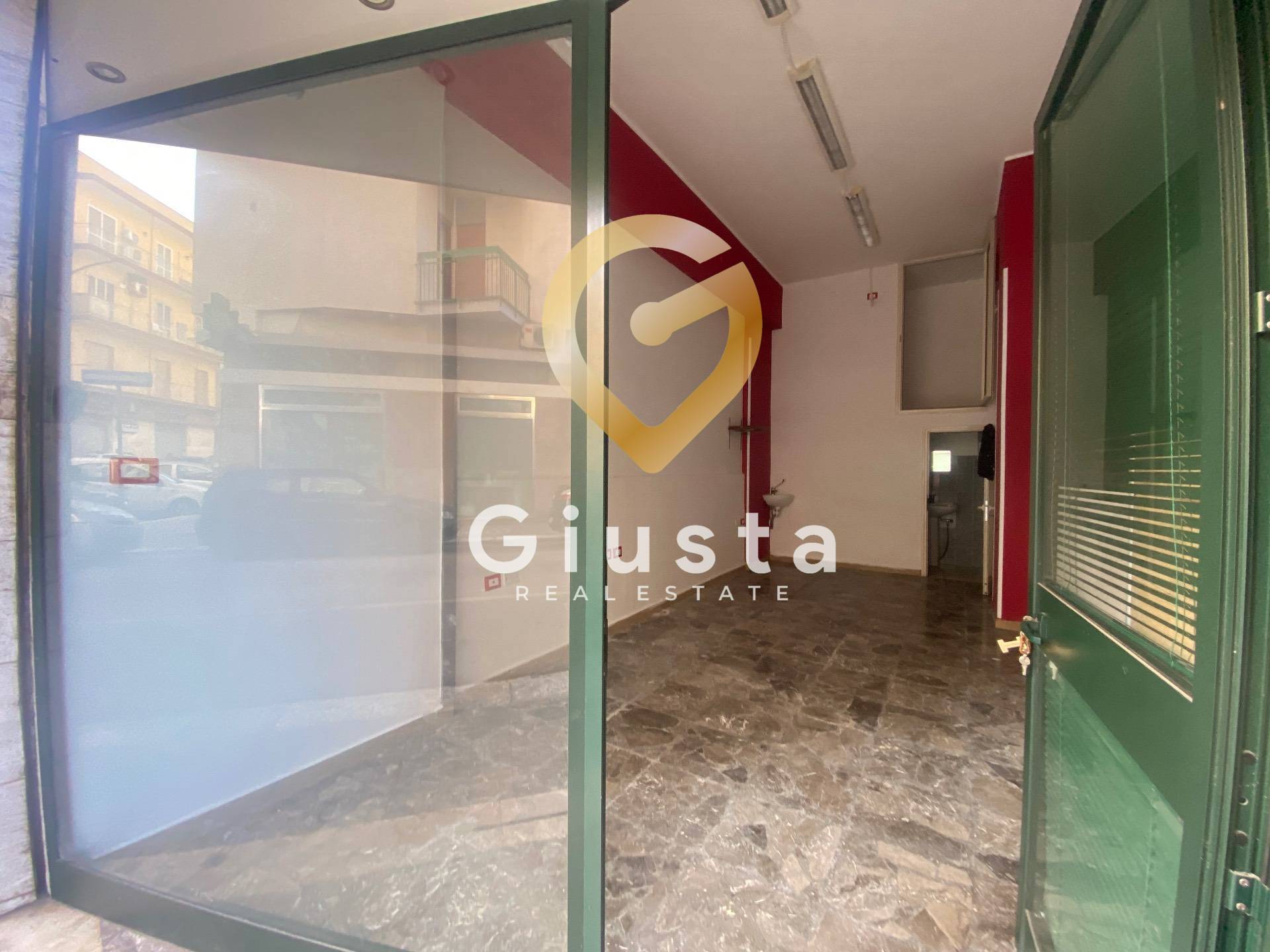 Locale Commerciale in affitto a Brindisi, Commenda