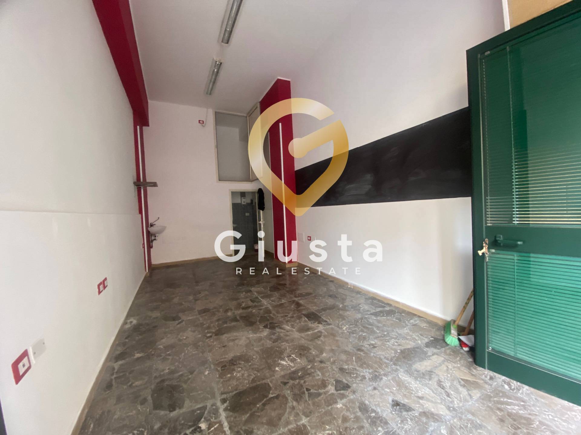 Locale Commerciale in affitto a Brindisi, Commenda