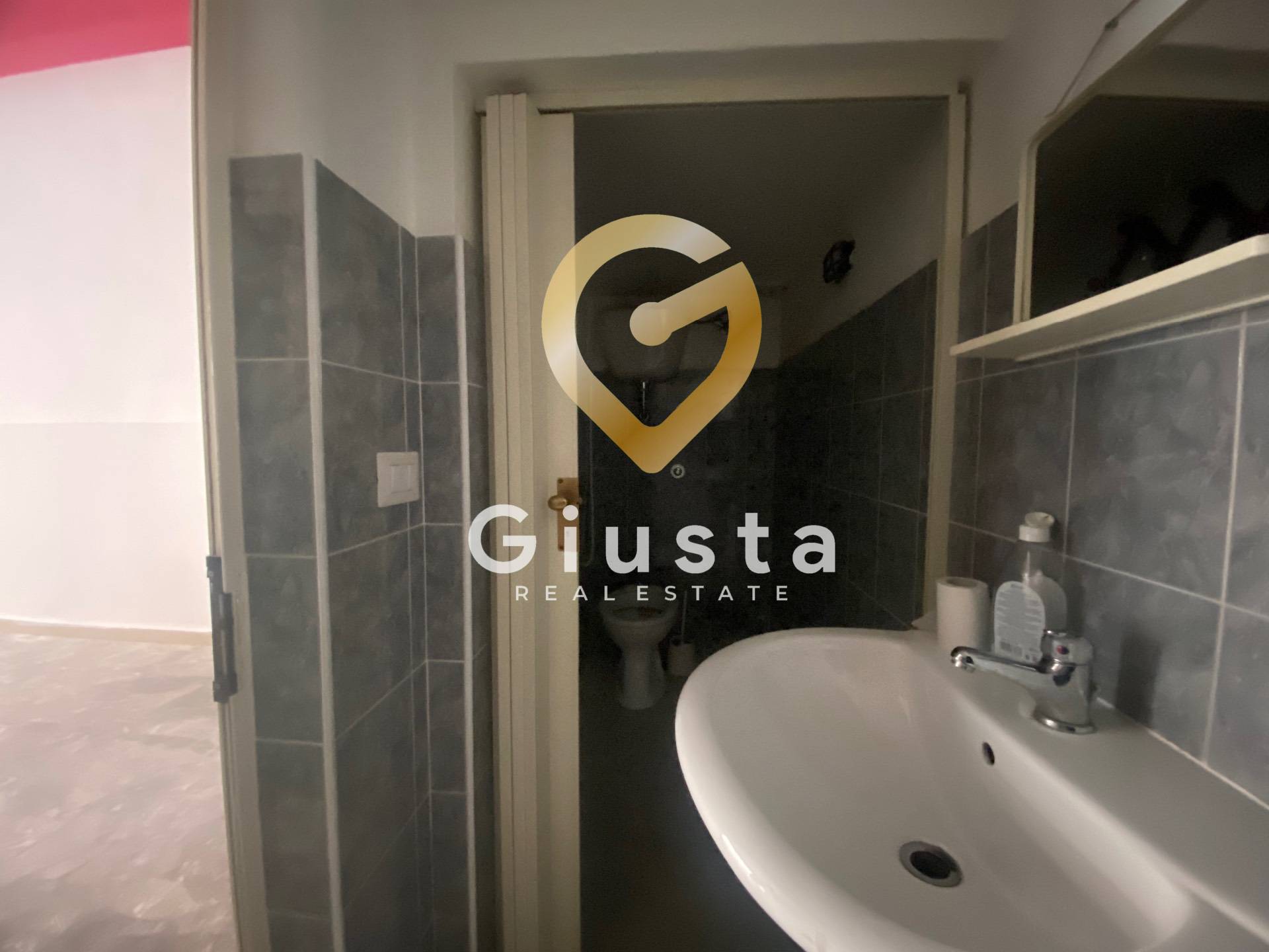 Locale Commerciale in affitto a Brindisi, Commenda