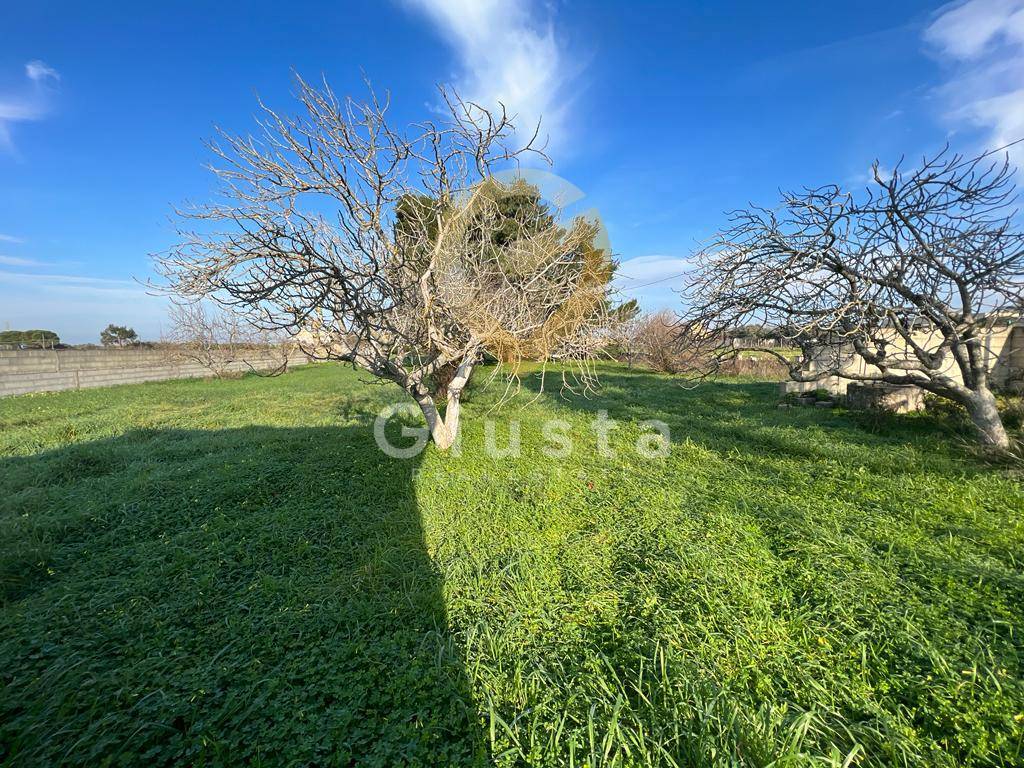 Terreno in vendita a Brindisi, Zona Montenegro