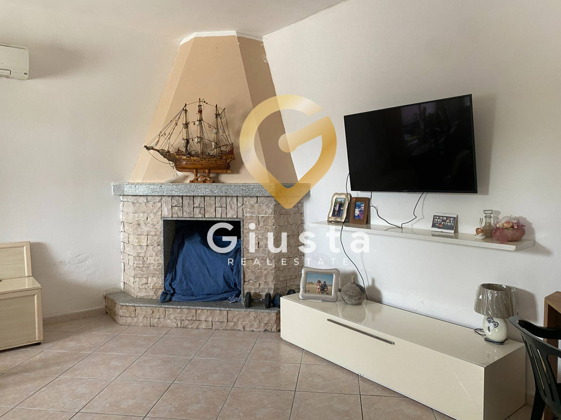 Villa singola in vendita a Brindisi, Zona Montenegro