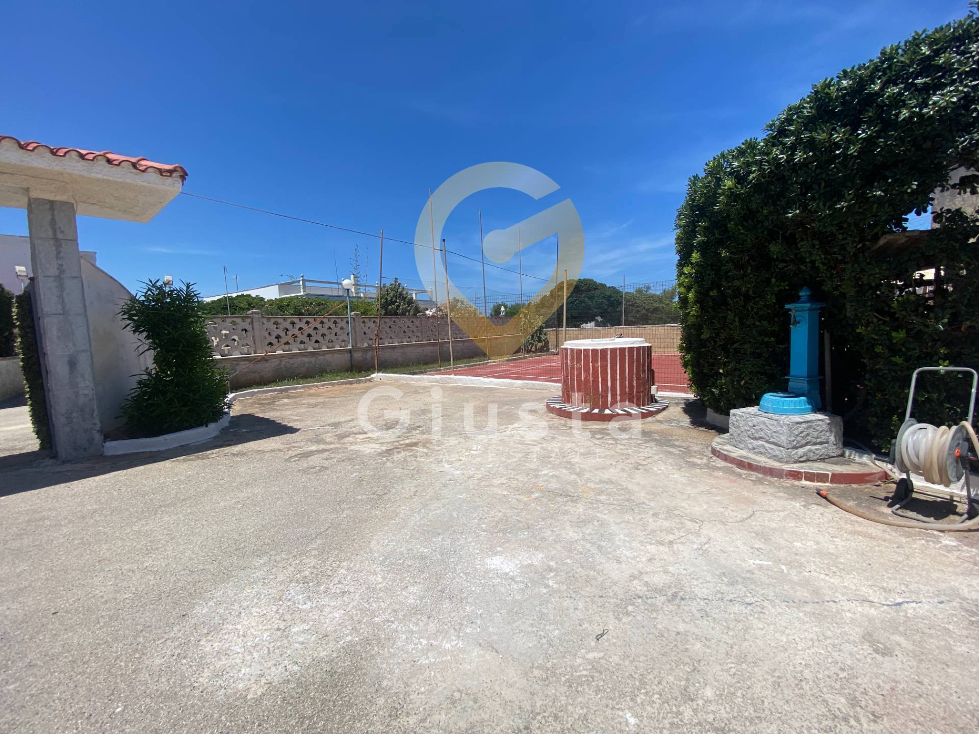 Villa o villino in vendita a Brindisi, Zona Mitrano