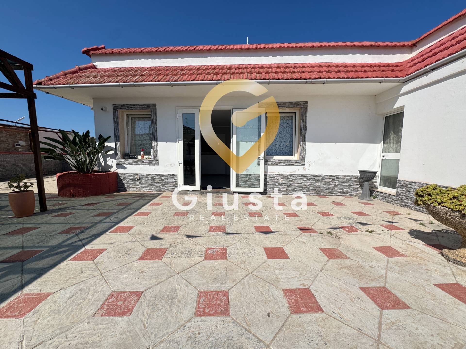 Villa a schiera in vendita a Brindisi, Zona Mitrano