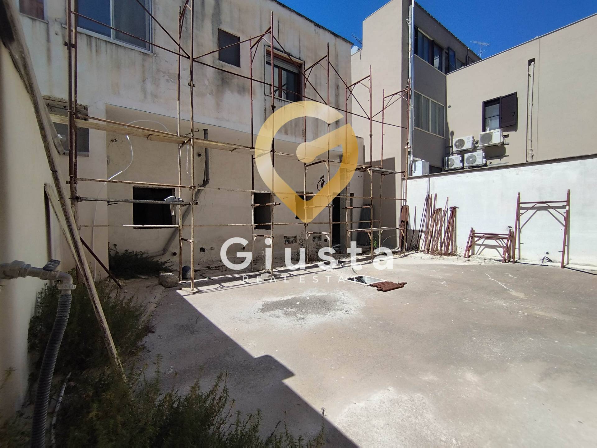 Casa Indipendente in vendita a Brindisi, Commenda