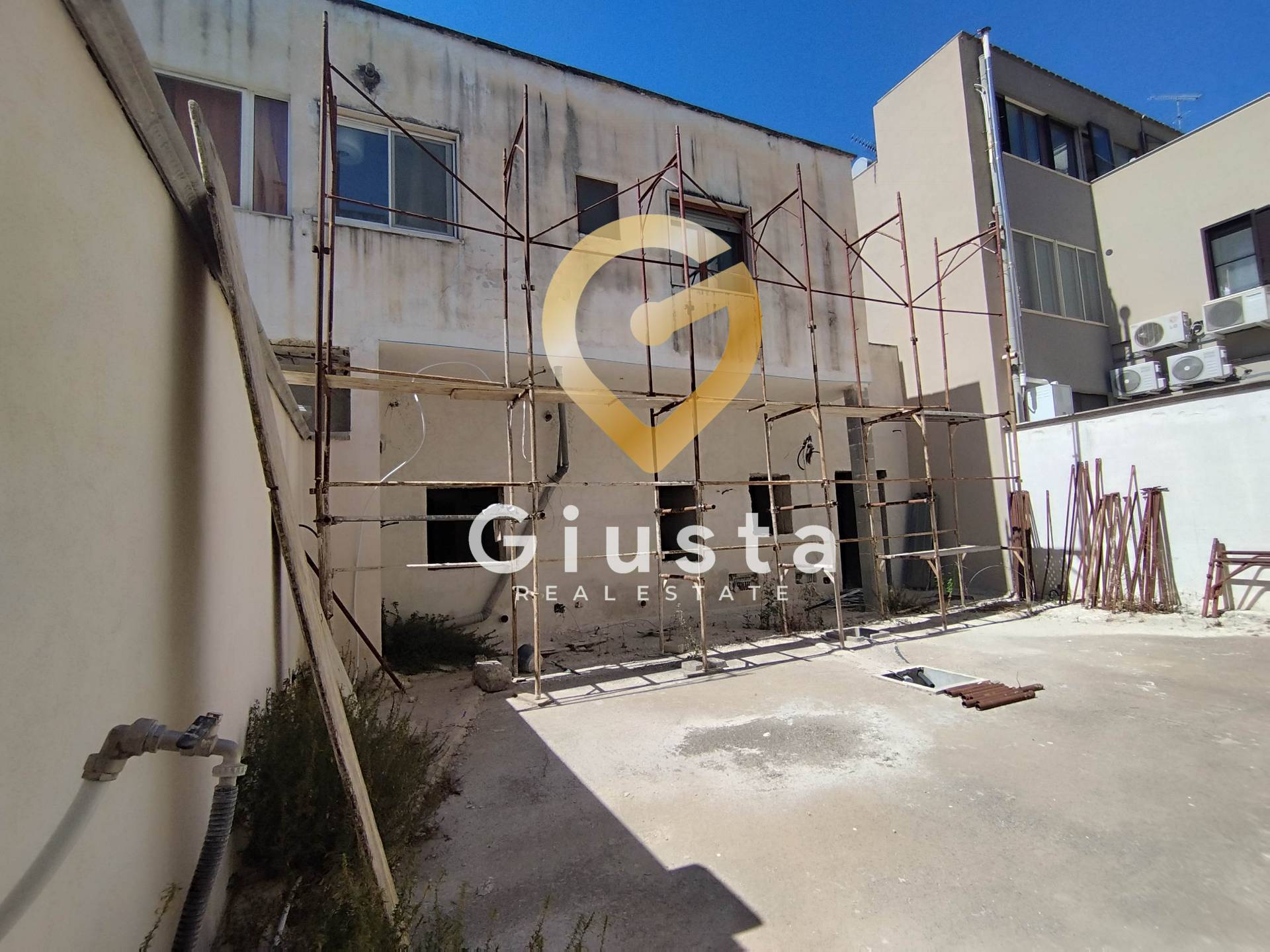 Casa Indipendente in vendita a Brindisi, Commenda