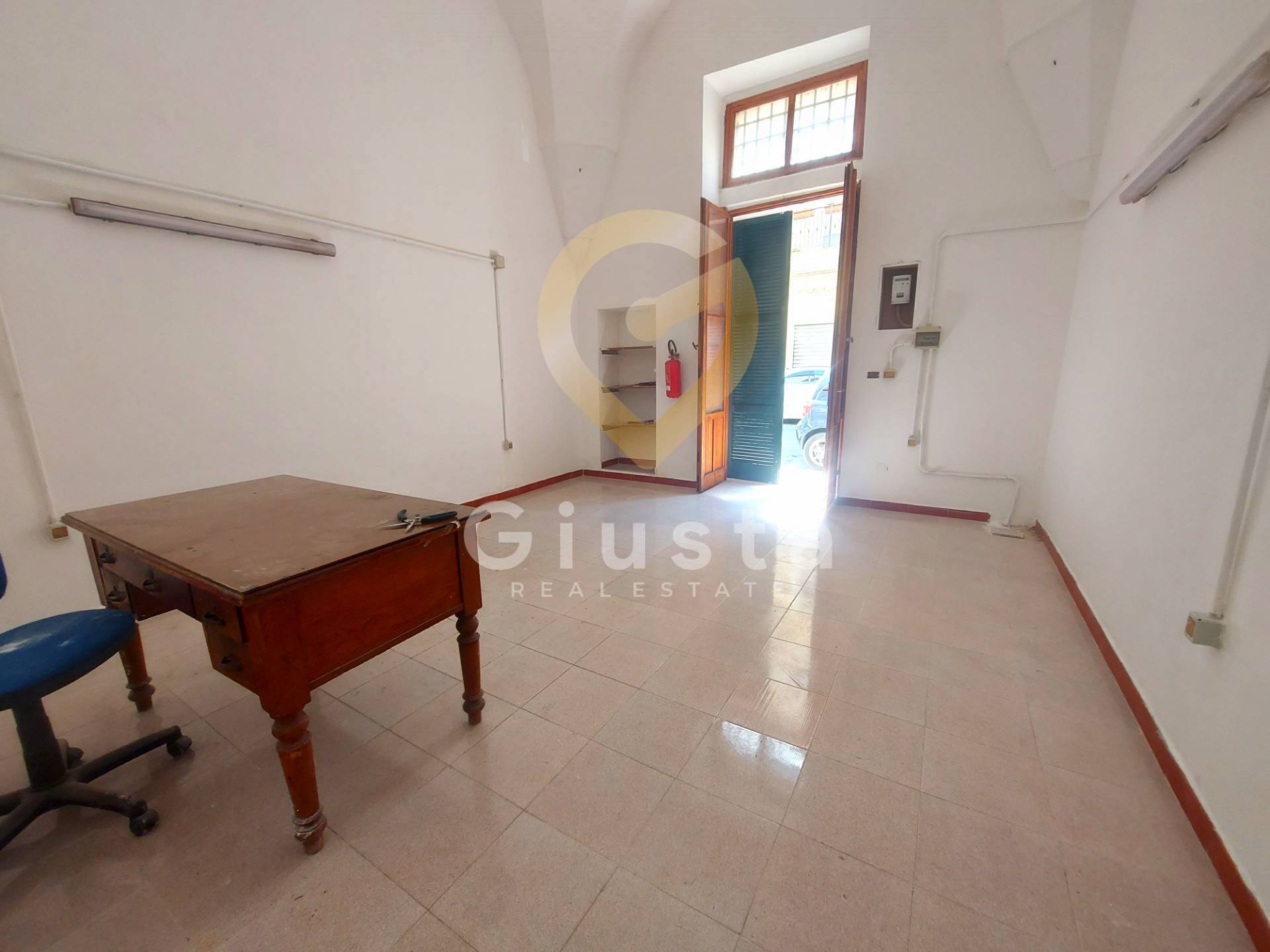 Attivit Commerciale in affitto a Brindisi, Zona Centro