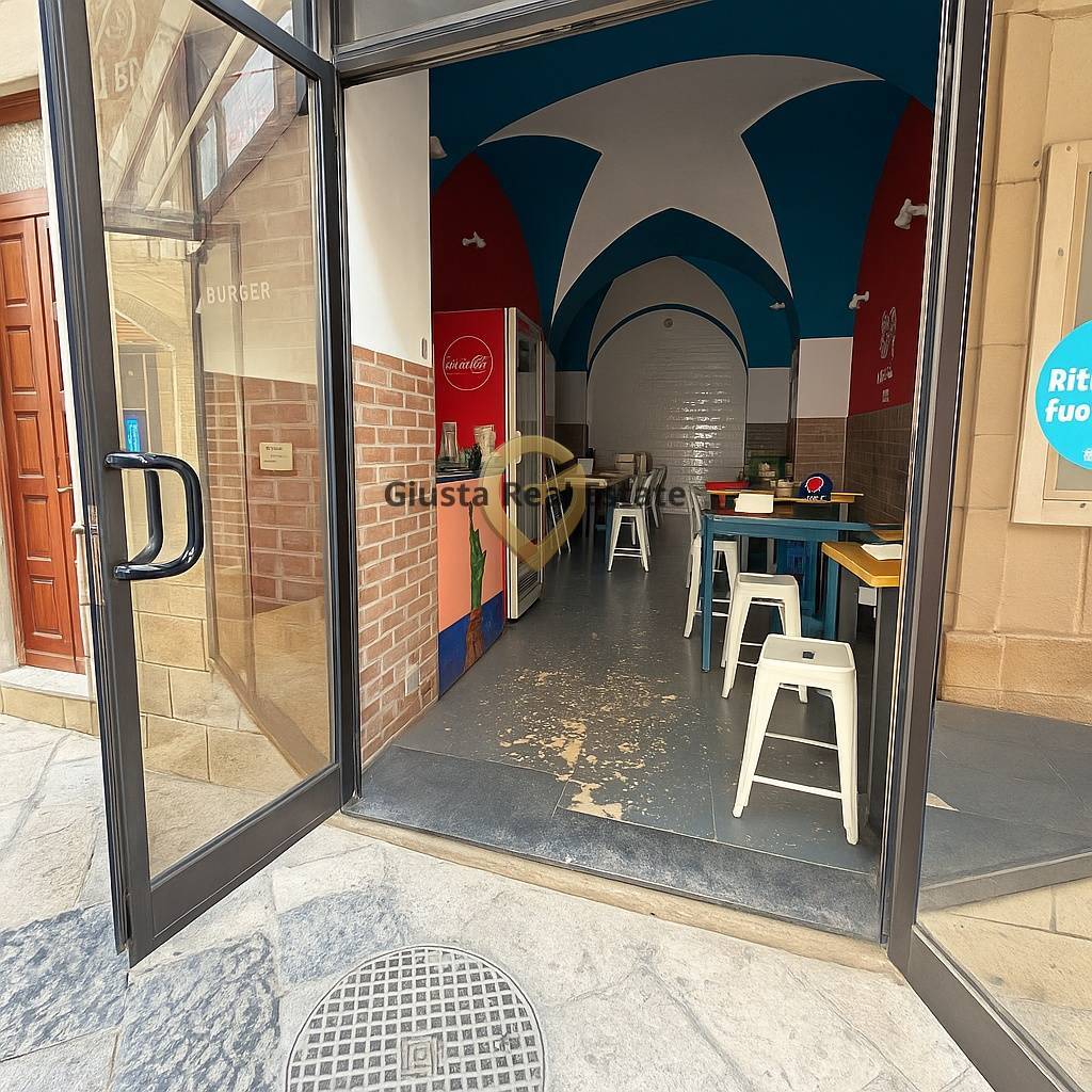 Attivit Commerciale in affitto a Brindisi, Zona Centro