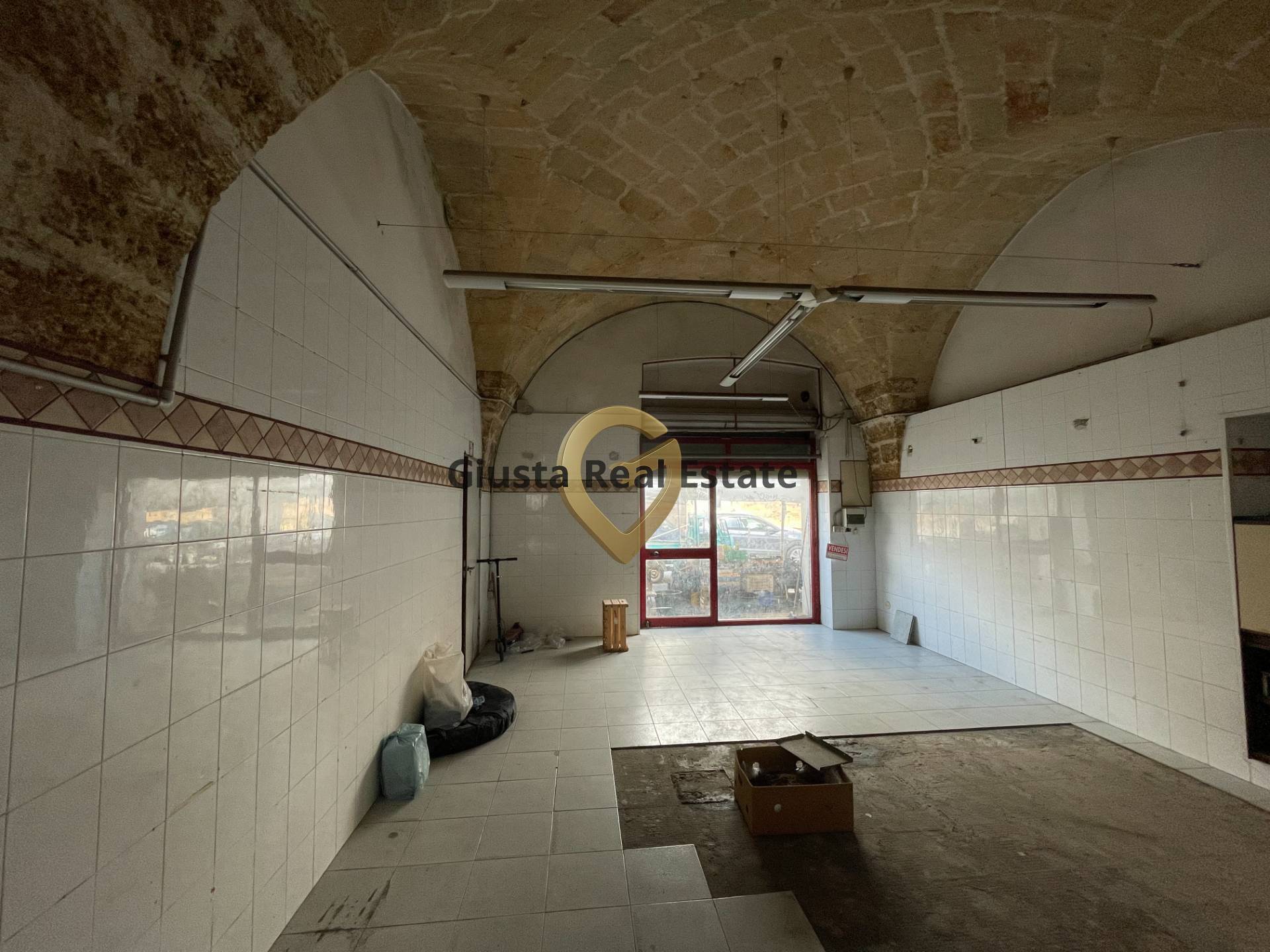 Locale Commerciale in vendita a Mesagne